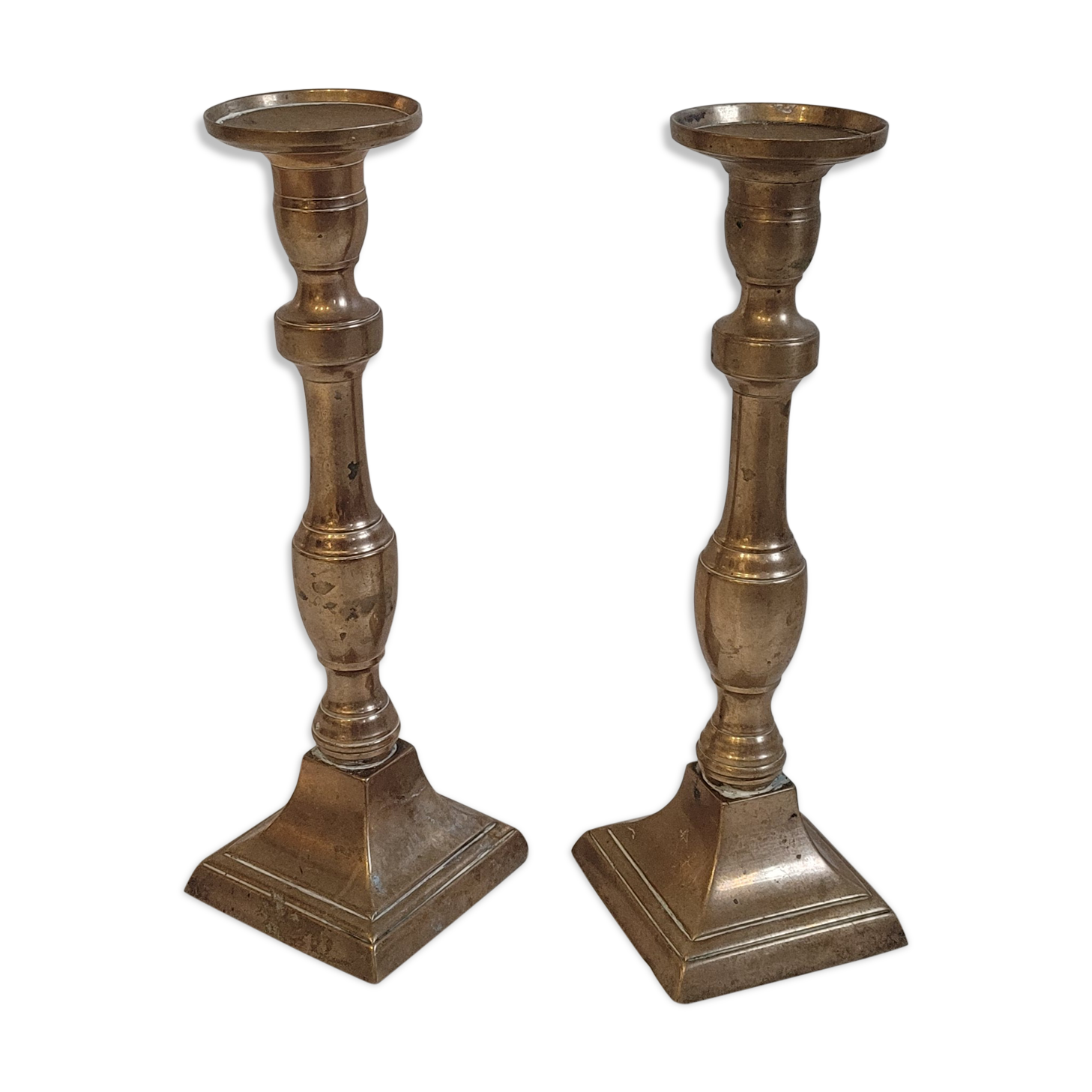 Duo of brass candlesticks 60