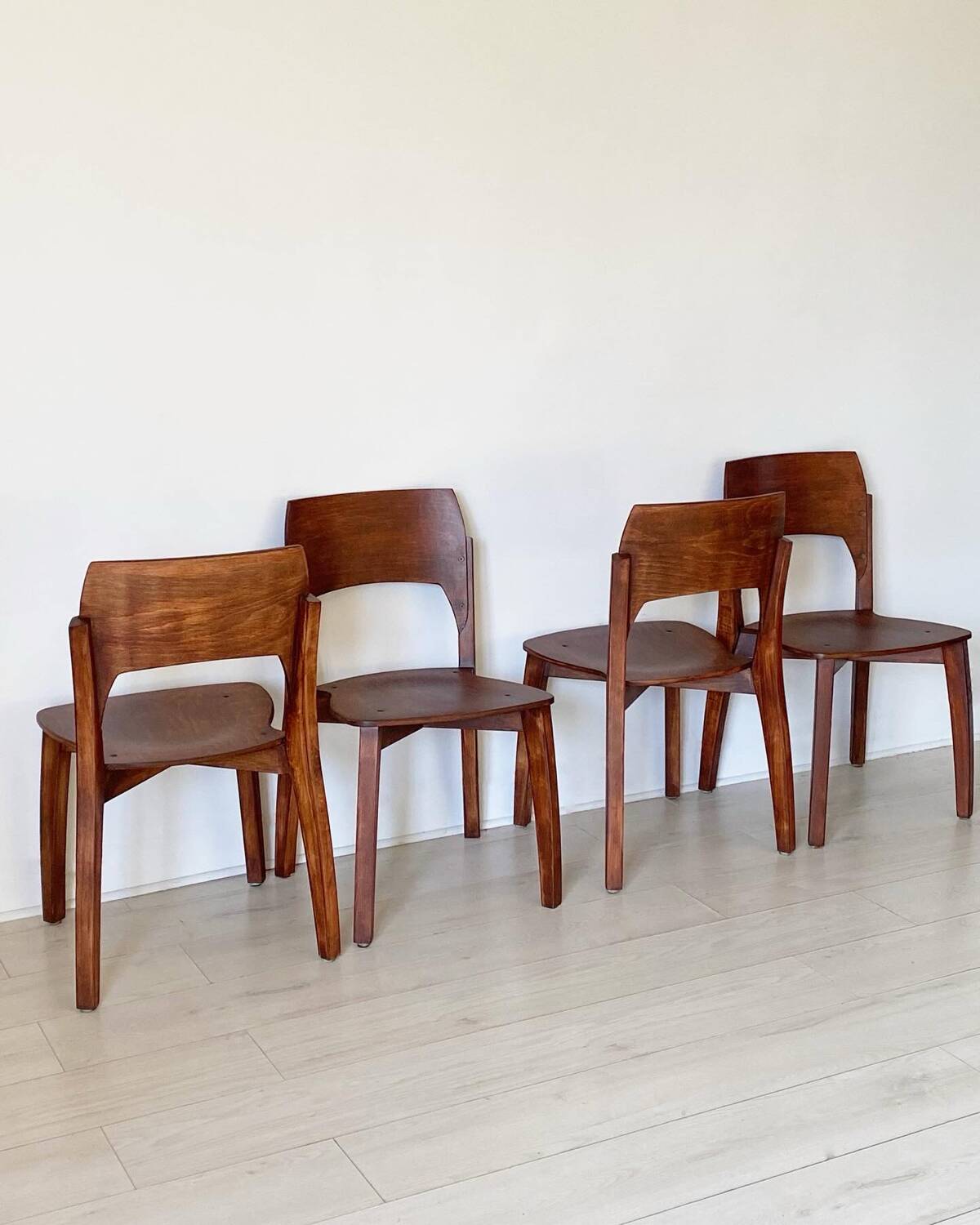 4 mahogany wooden chairs