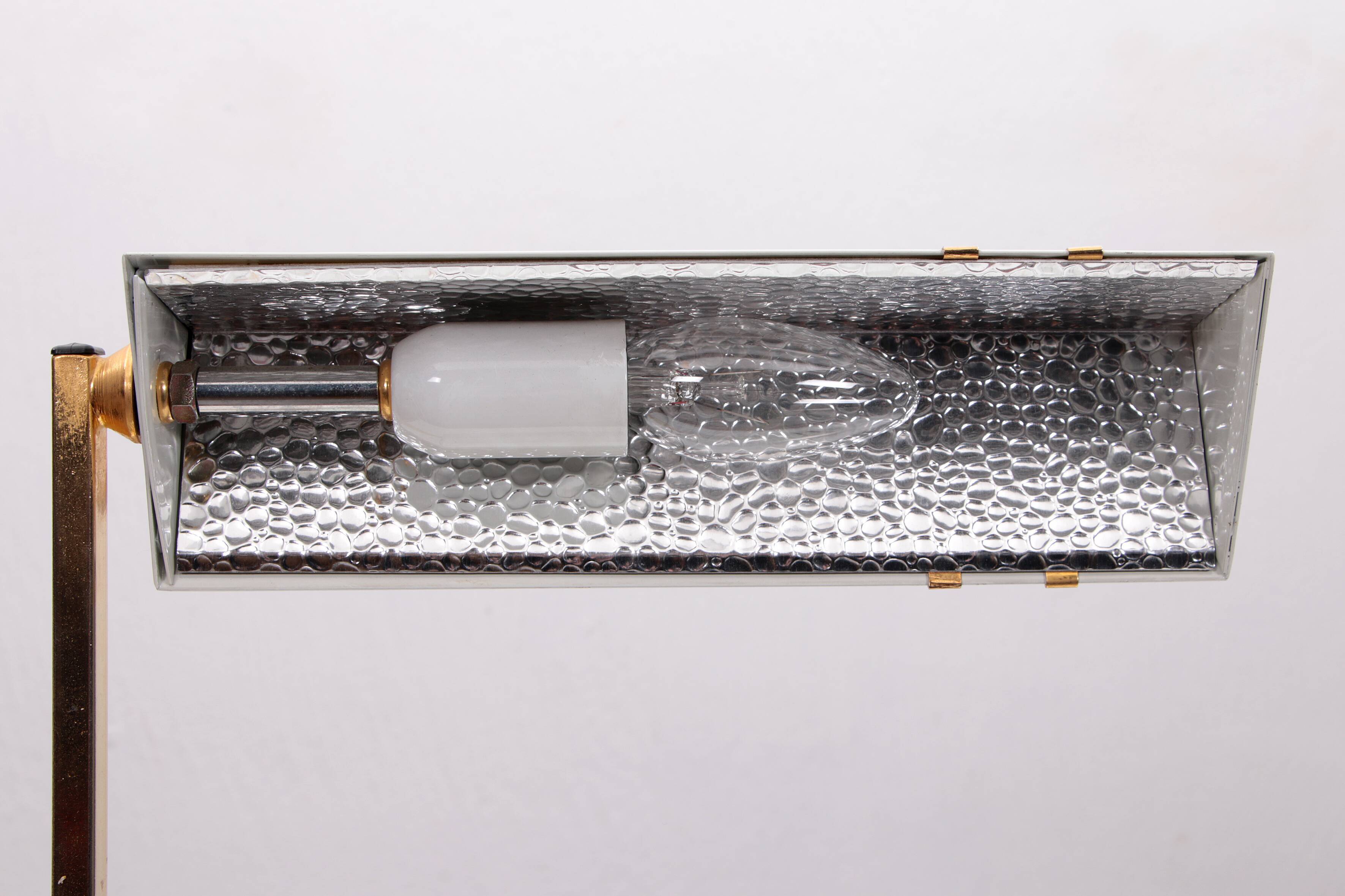 Italian desk lamp nice sleek design, 1960