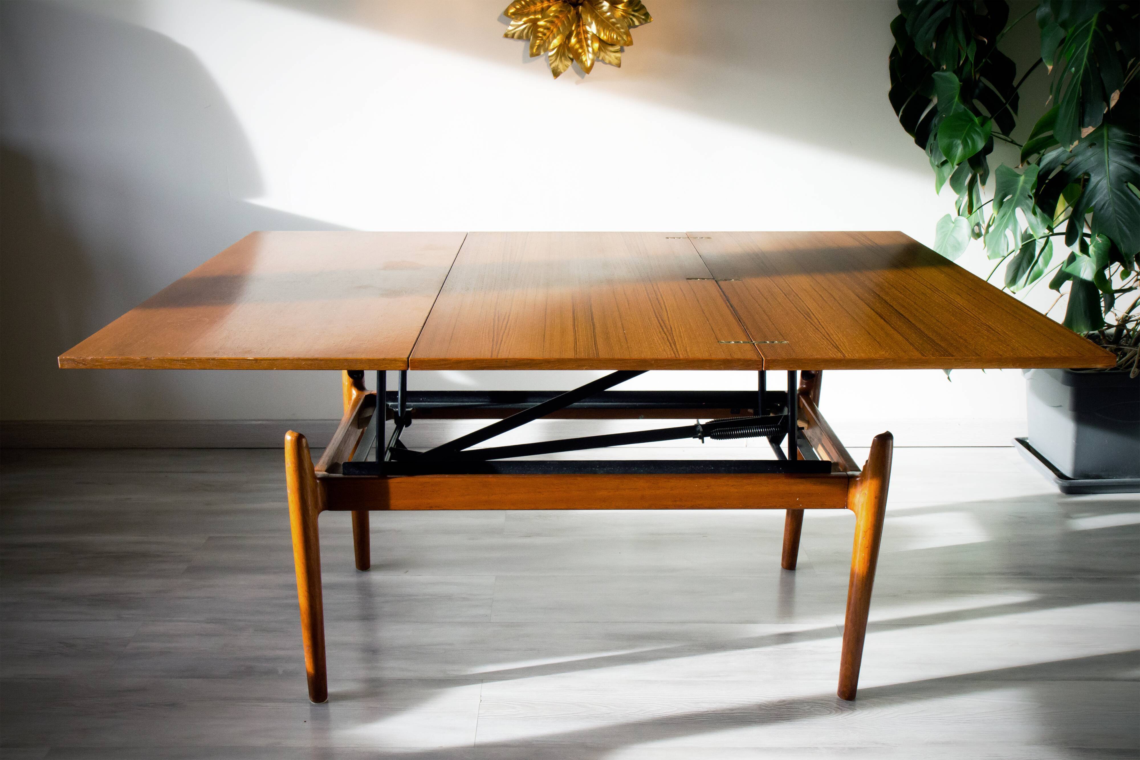 Table basse scandinave relevable extensible "smørrebrød" 1950-60