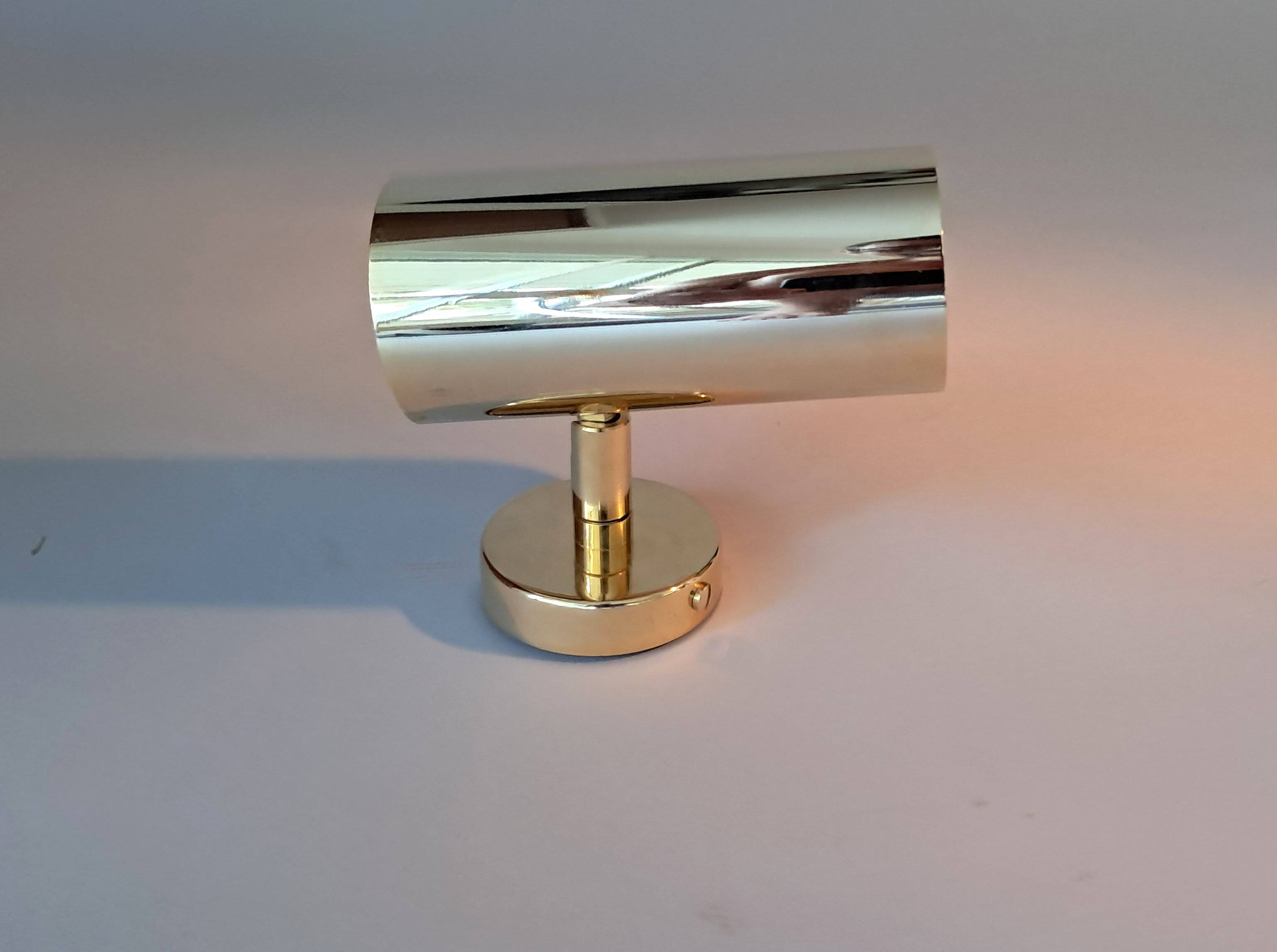 Modernist wall lamp in gilded brass, Italy 1970/1980.