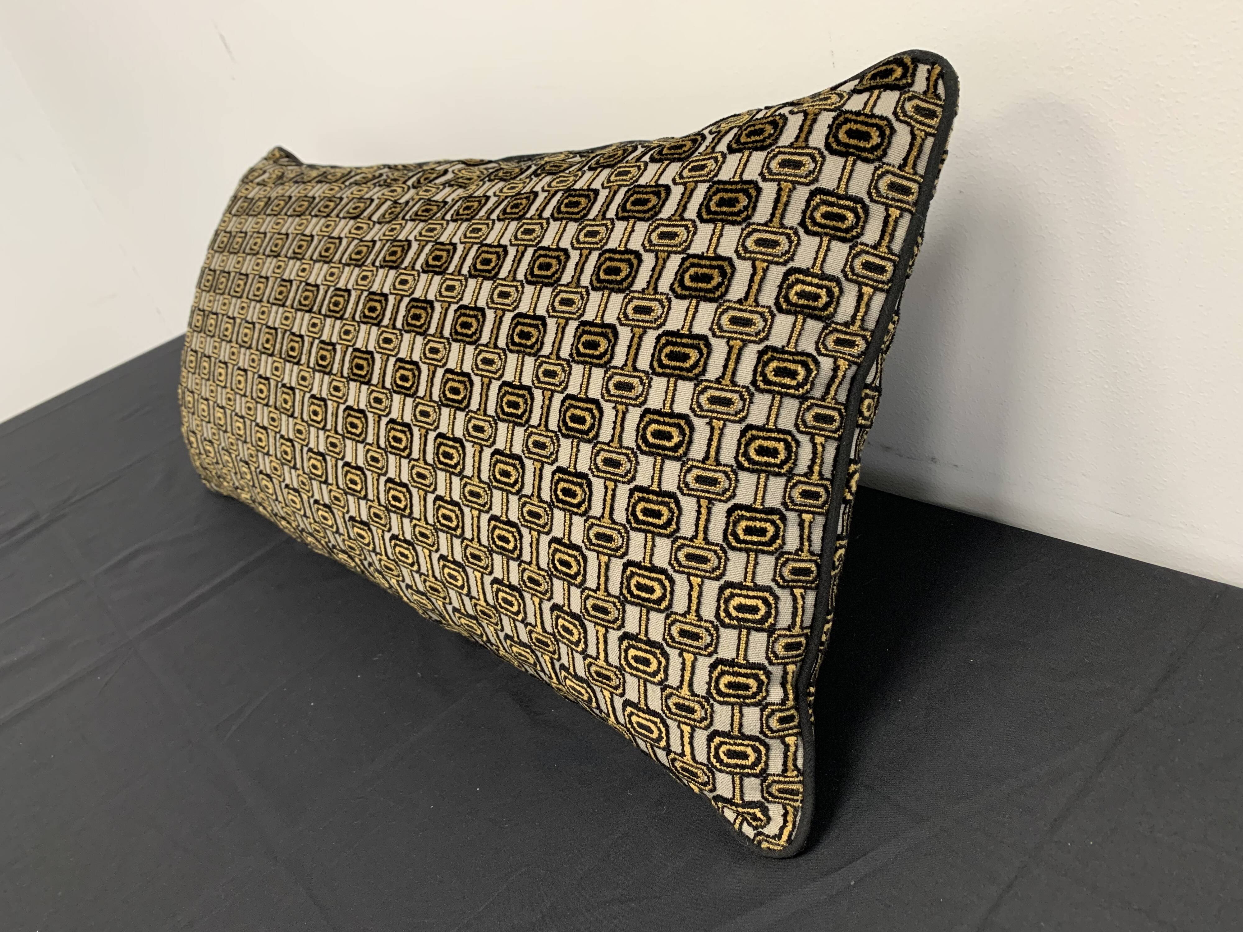 Gaston y Daniela long decorative cushion