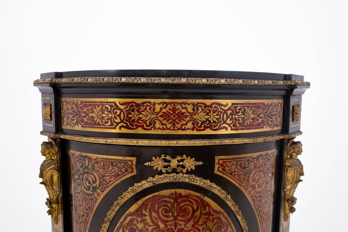 Commode d'angle ancienne, France, milieu du XIXe siècle.