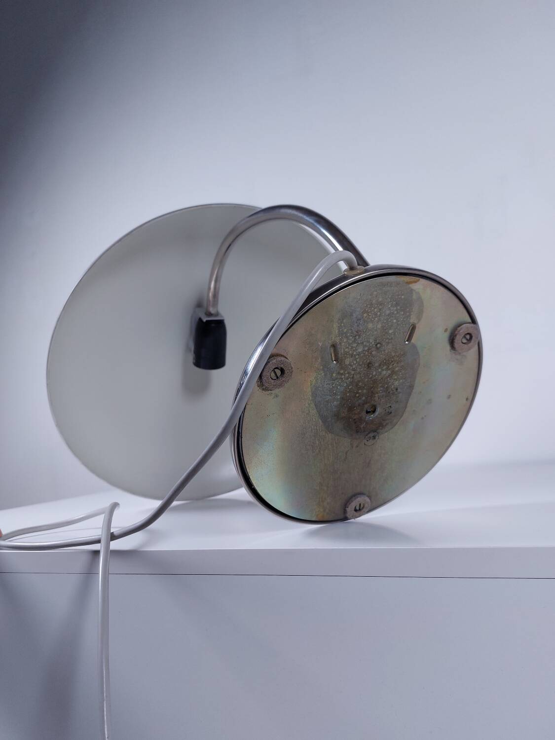 Rare lampe de bureau vintage, lampe de table RDA bleu clair chromé