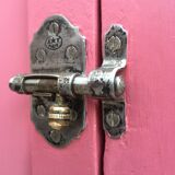 Parisian wardrobe bonnetière