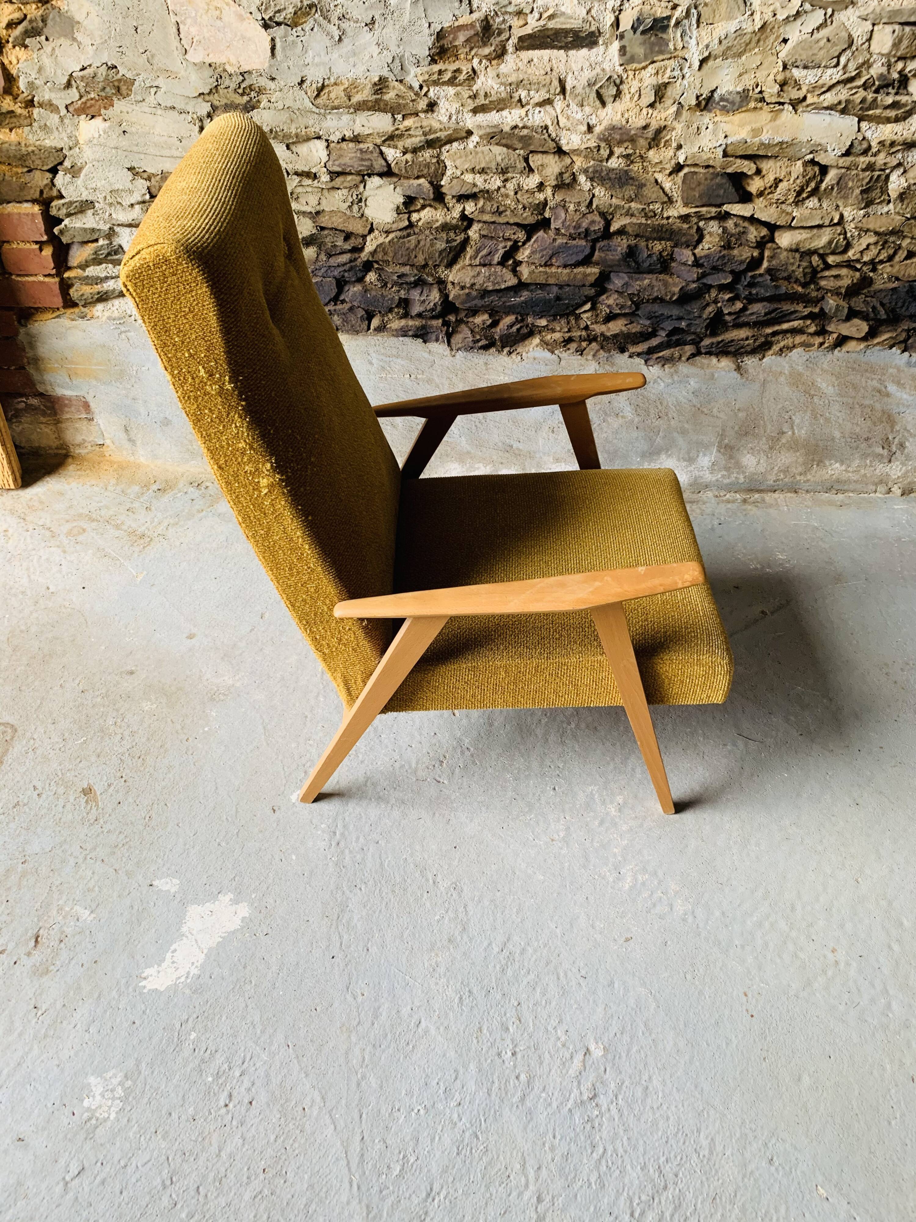 Fauteuil moutarde - bois et velours