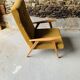 Fauteuil moutarde - bois et velours