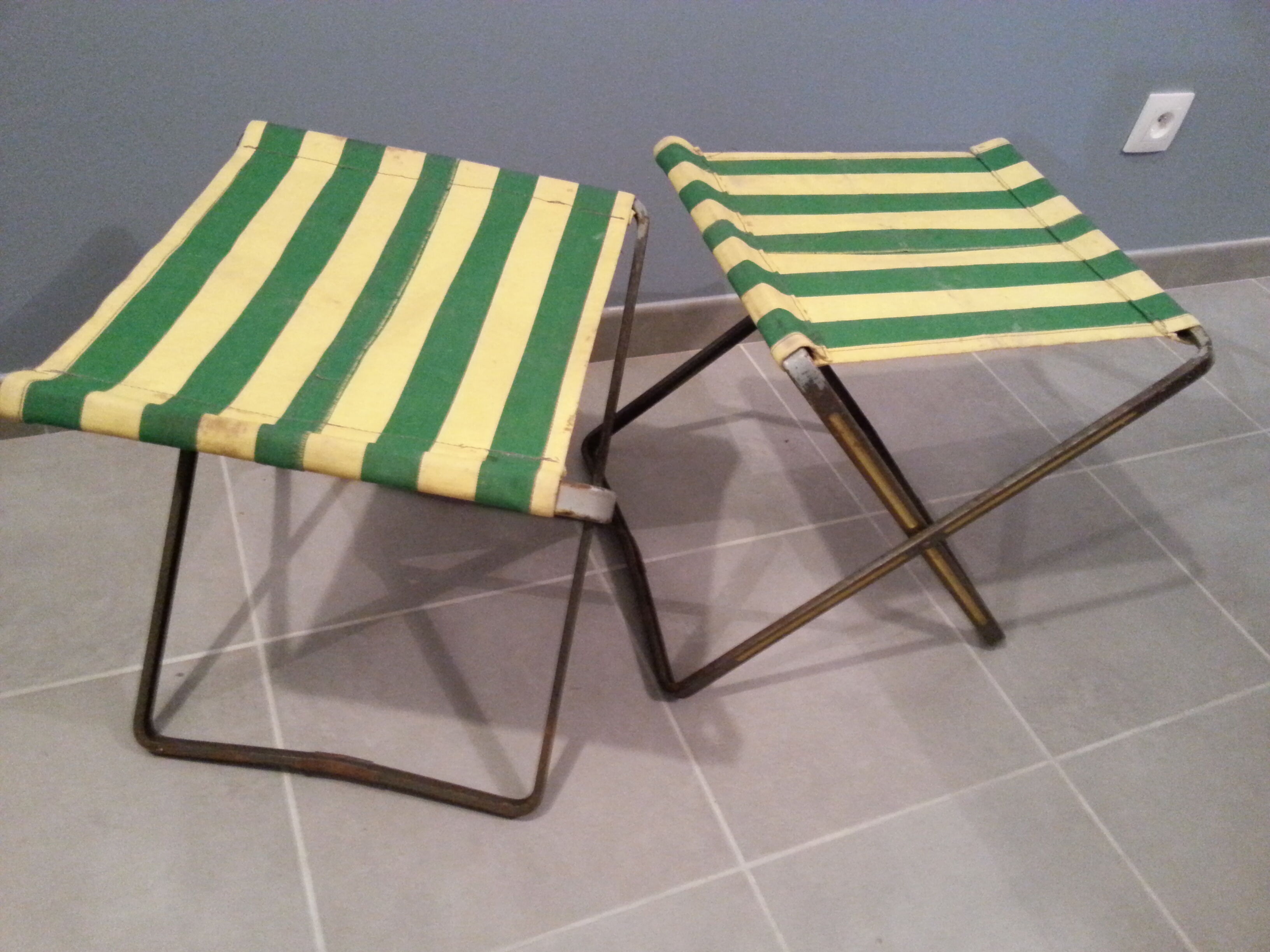 Lot vintage metal foldable stools