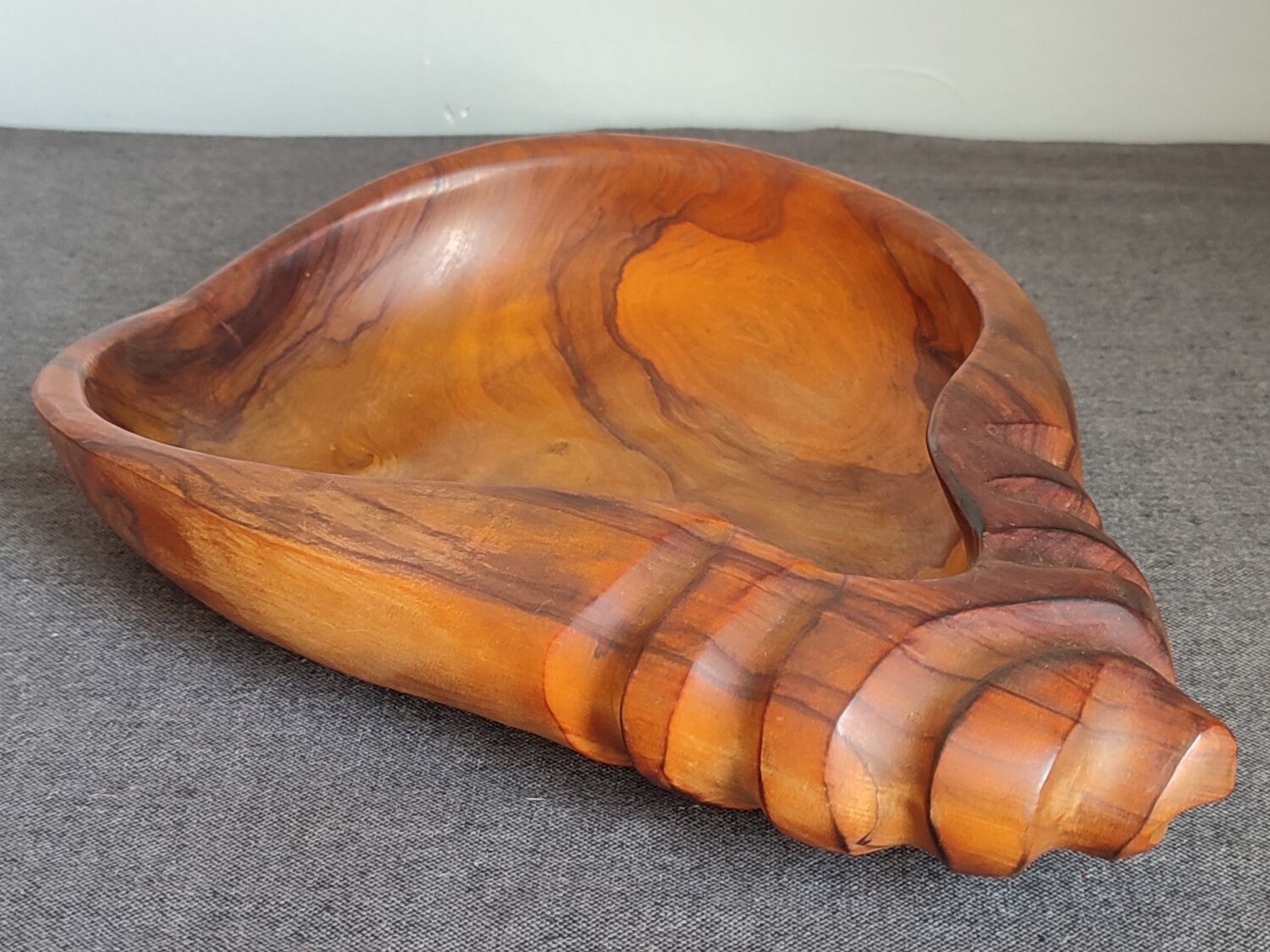 Olive wood cut shell Vintage Falcon