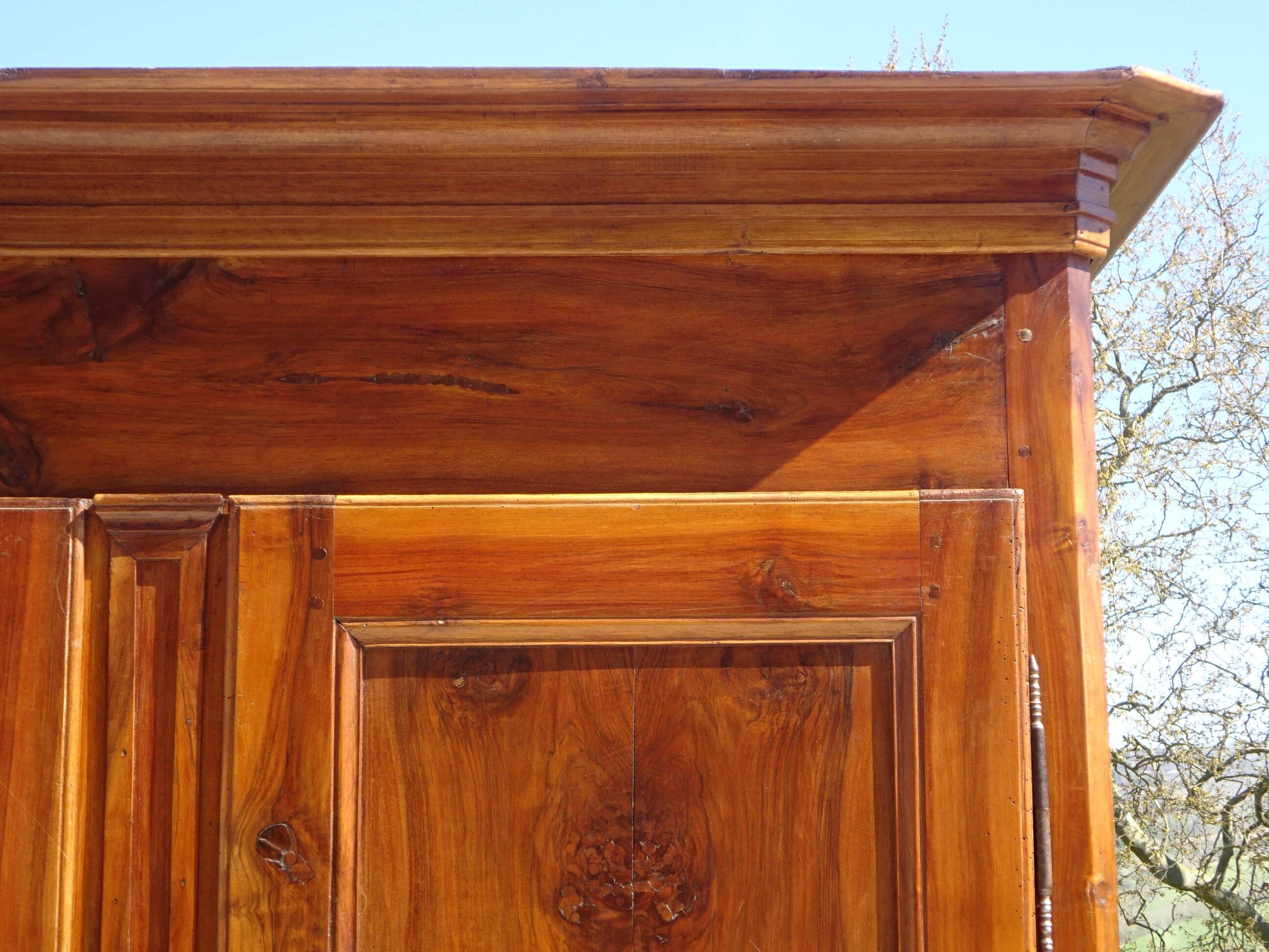 Ancienne armoire Louis Philippe en noyer