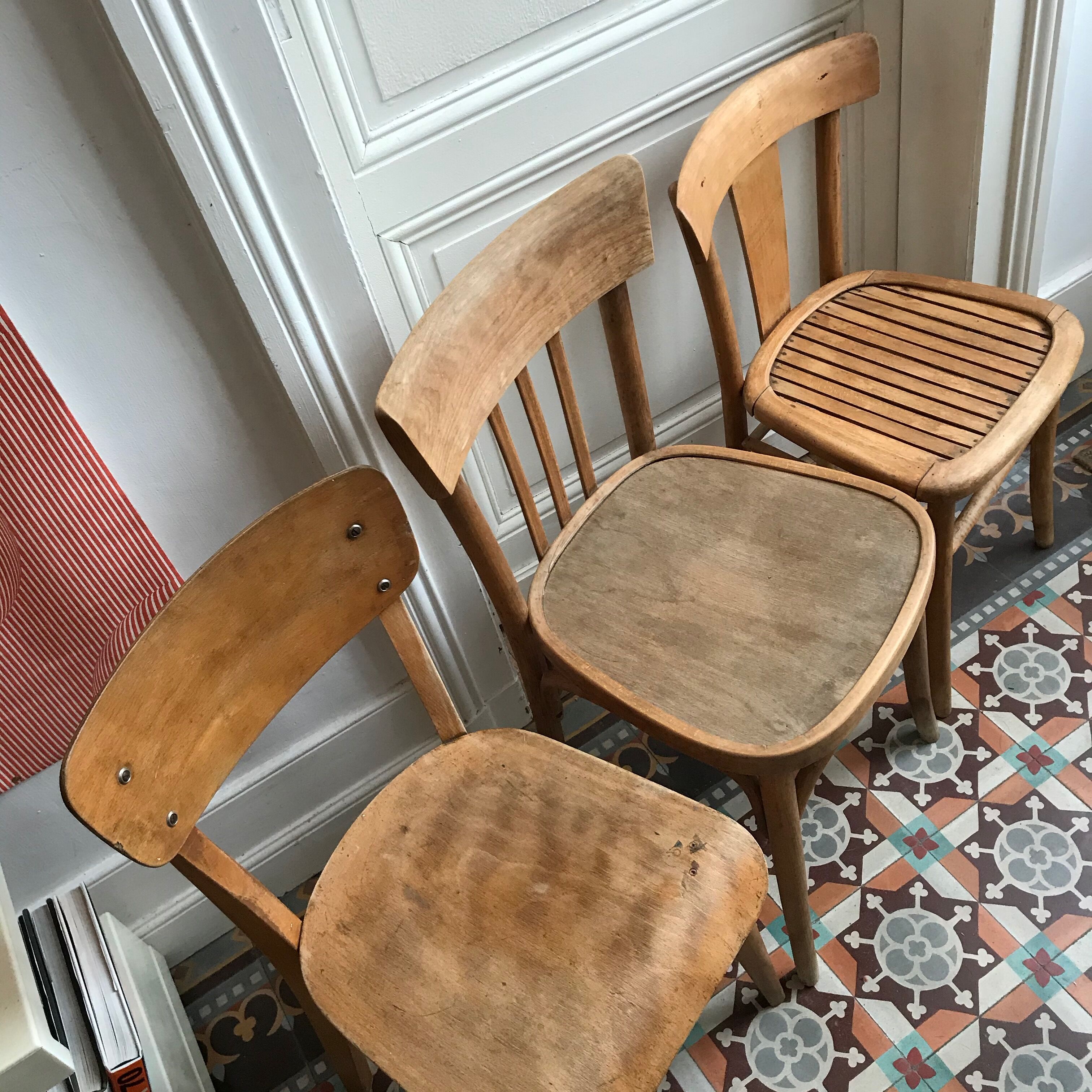 Set de 3 chaises en bois