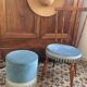 Pouf en velours bleu avec  franges