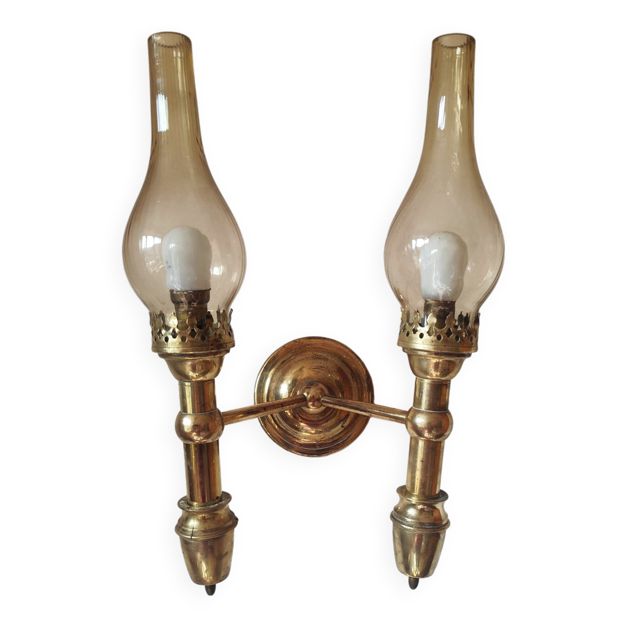 2-light wall light in brass and glass tulips