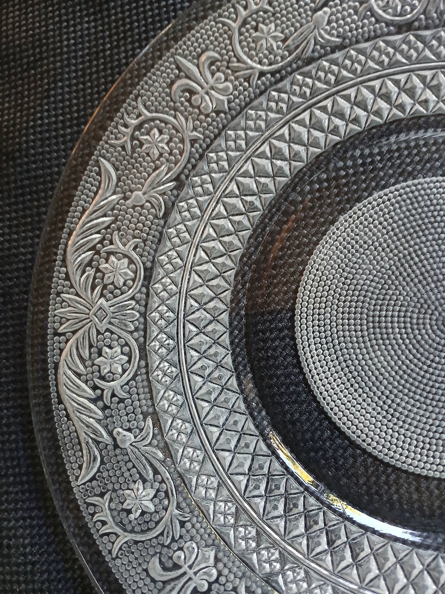15 assiettes plates vintages années 70/80