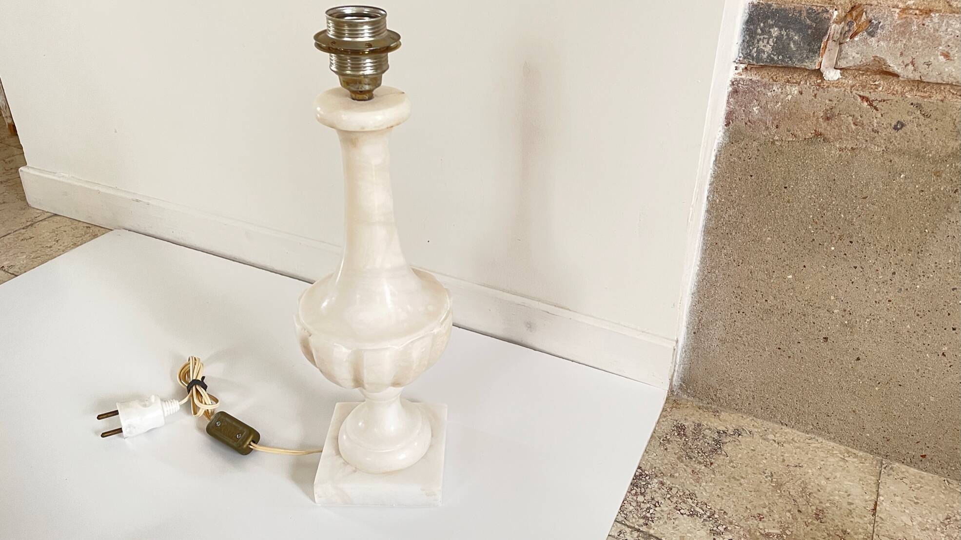 ALABASTER Stone LAMP Vintage MEDICIS Shape