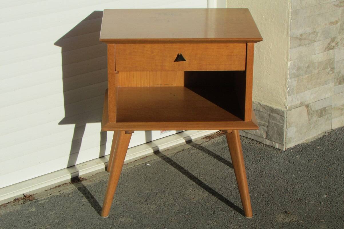 Vintage Scandinavian bedside table from the 60s in oak
