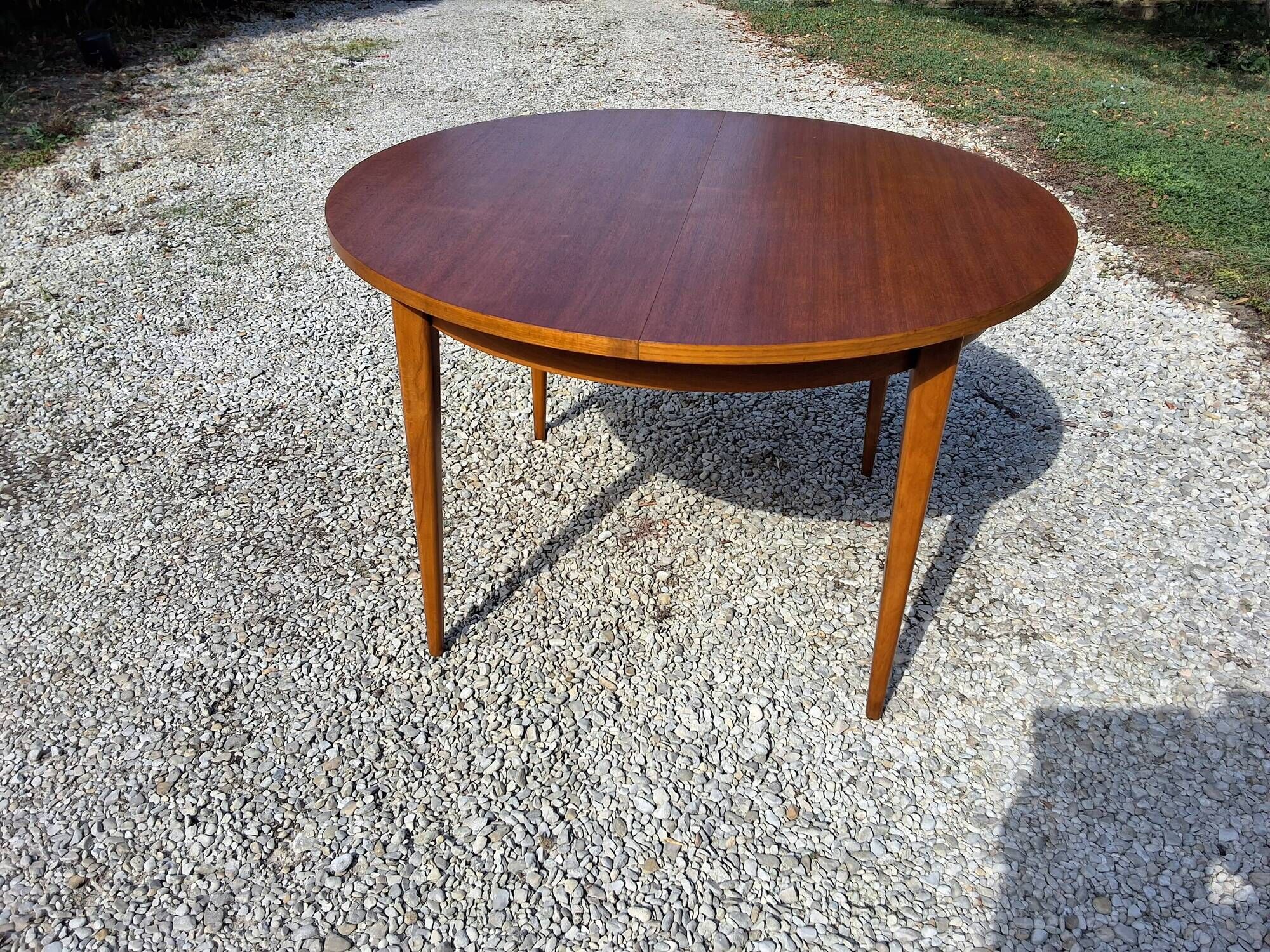 Scandinavian table style