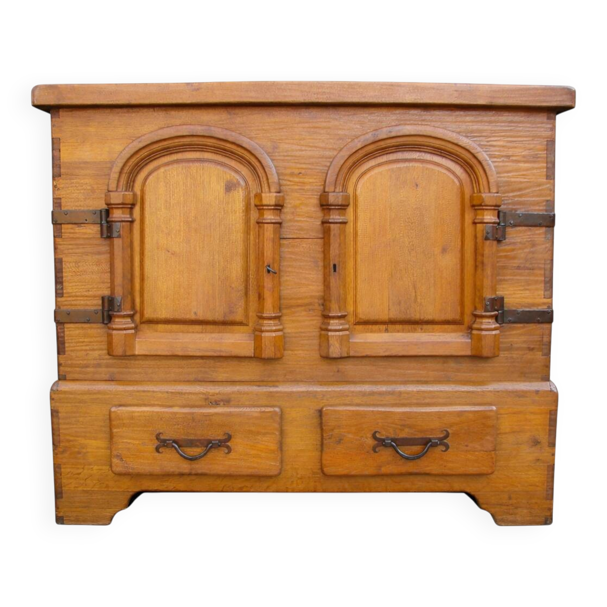 Commode en chêne rustique des années 1950 | Bois massif | Quincaillerie forgée à la main