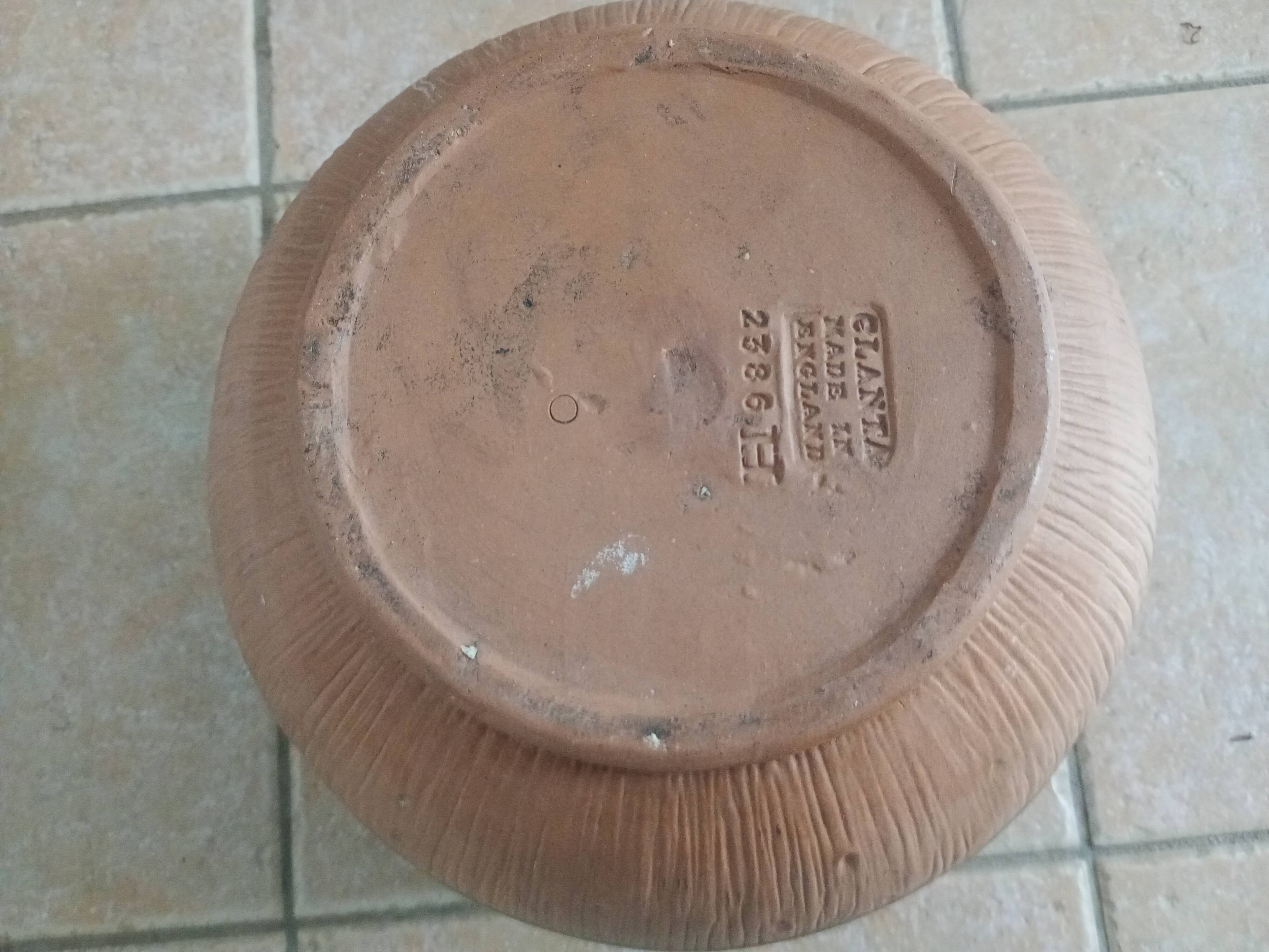 CLANTA ENGLAND - Cache-pot or Planter with vine leaves - POTTERY