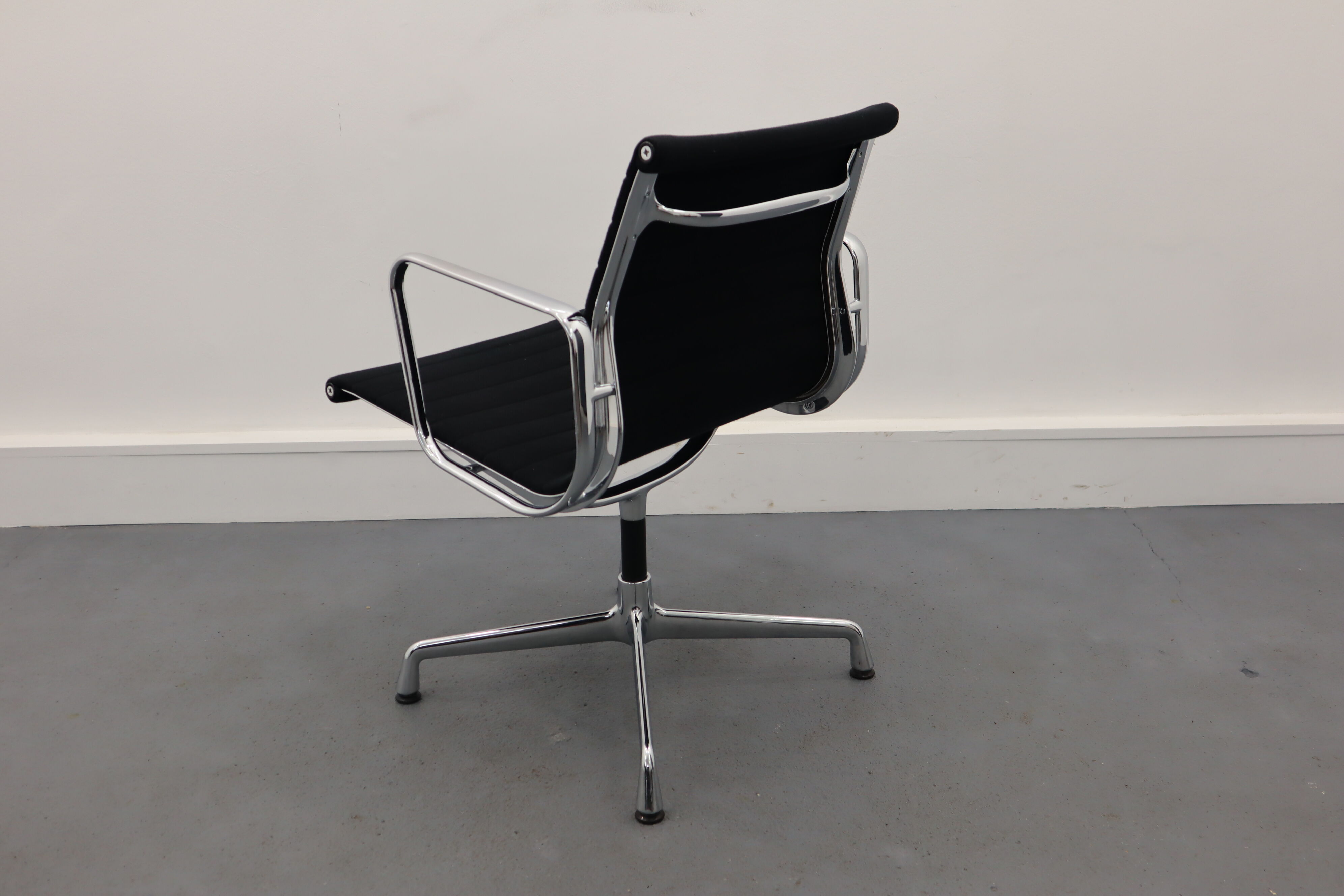 EA 108 Swivel office armchair by Charles & Ray Eames for Vitra, 1990s
