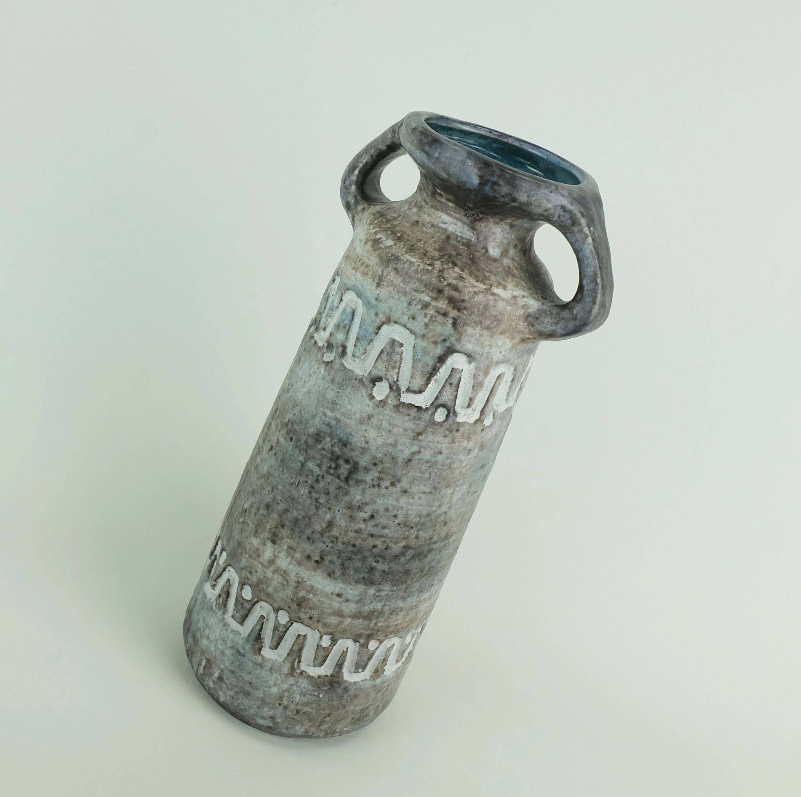 East german 1960s vase heissner keramik model v/32 relief pattern