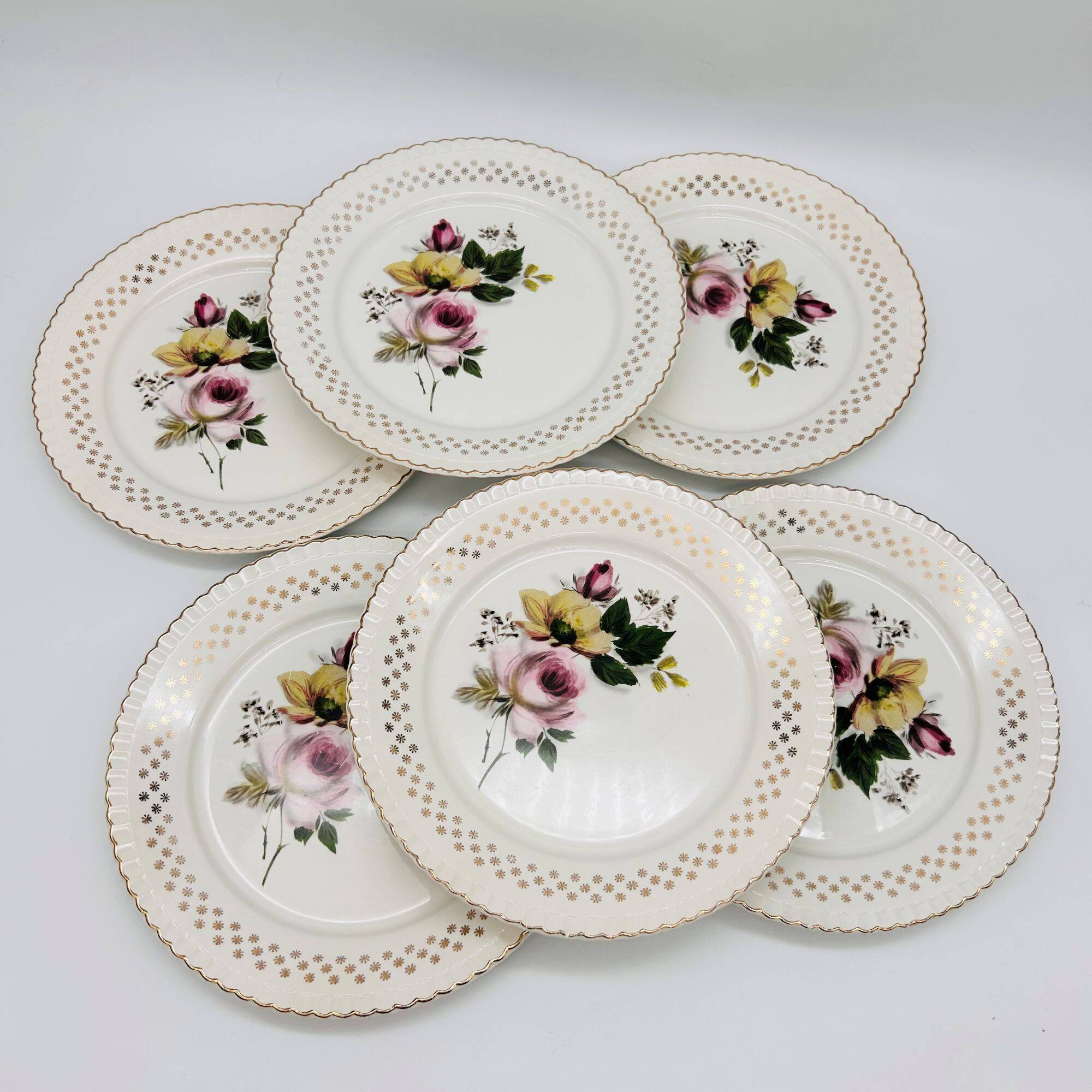 Set of 6 flat plates. Digoin Sarreguemines. Bouquet model.