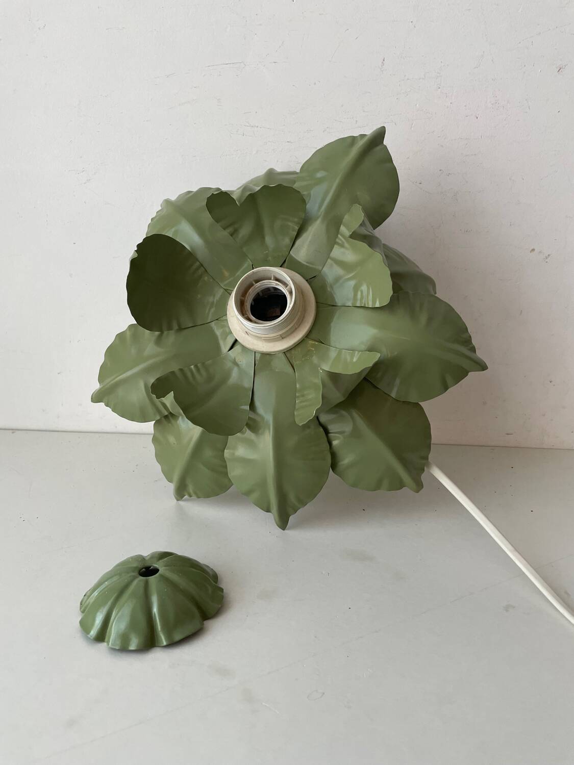 Green metal leaf wall light