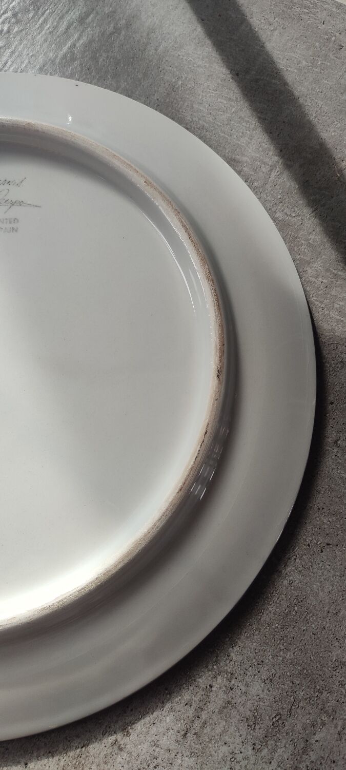 Large wall plate in majolica signed by Enrique Crespo, Artesania years.