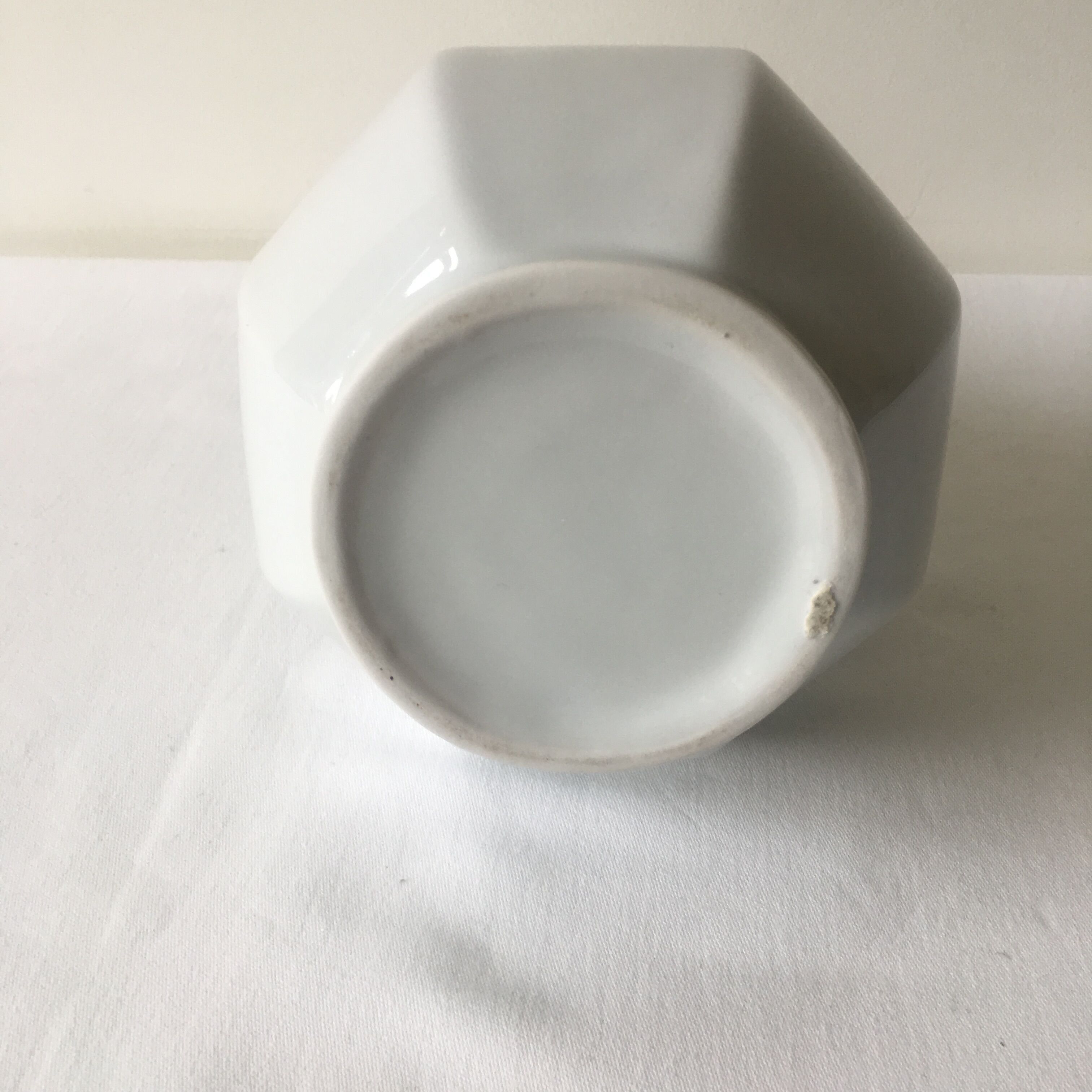 Vintage soliflore in white ceramic