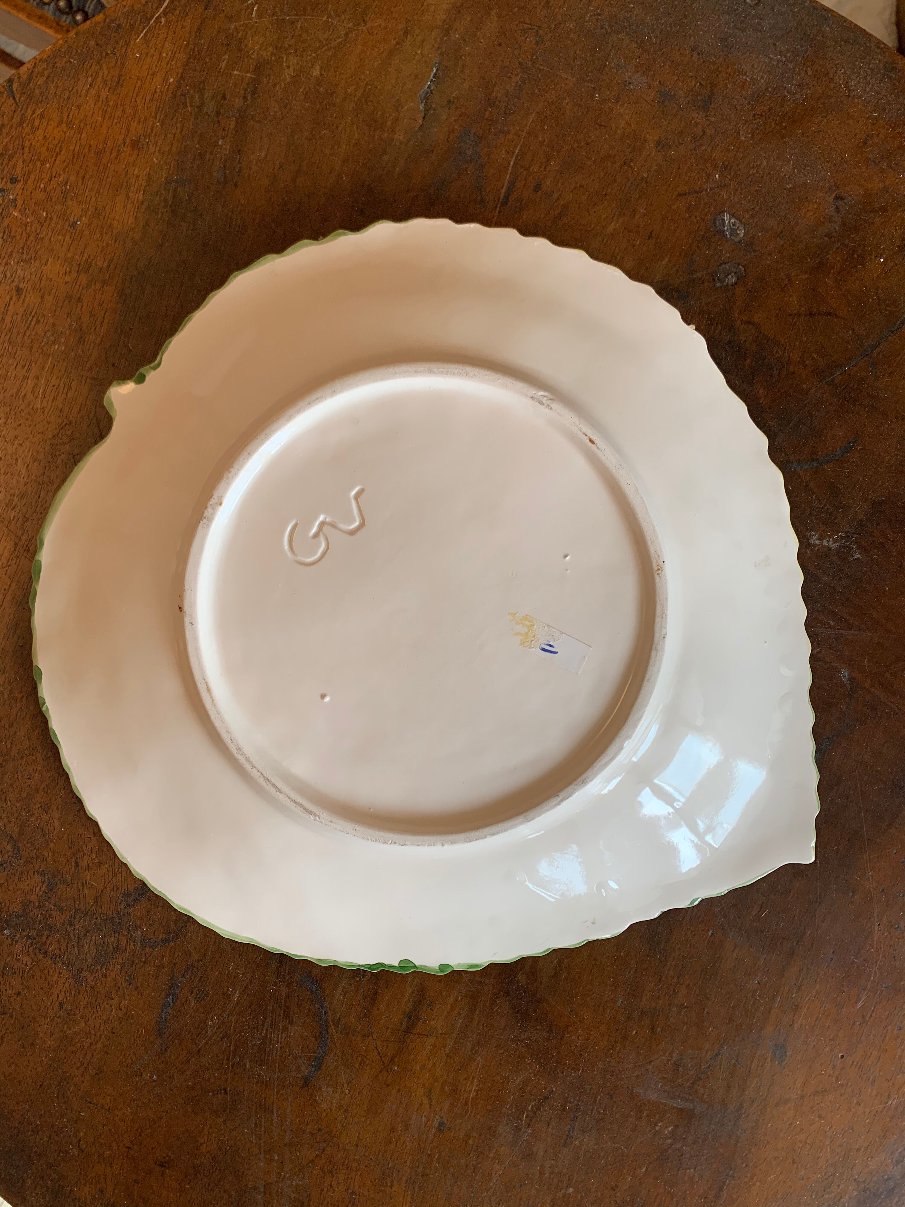 Dish in barbotine monkey "gv" decoration sheet