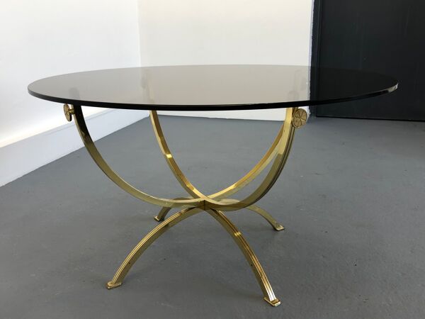 Table basse en laiton et verre fumé années 1970
