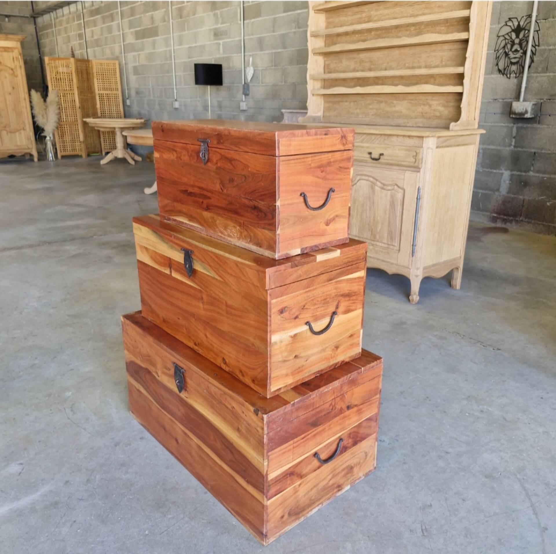 3 nesting chests in solid acacia