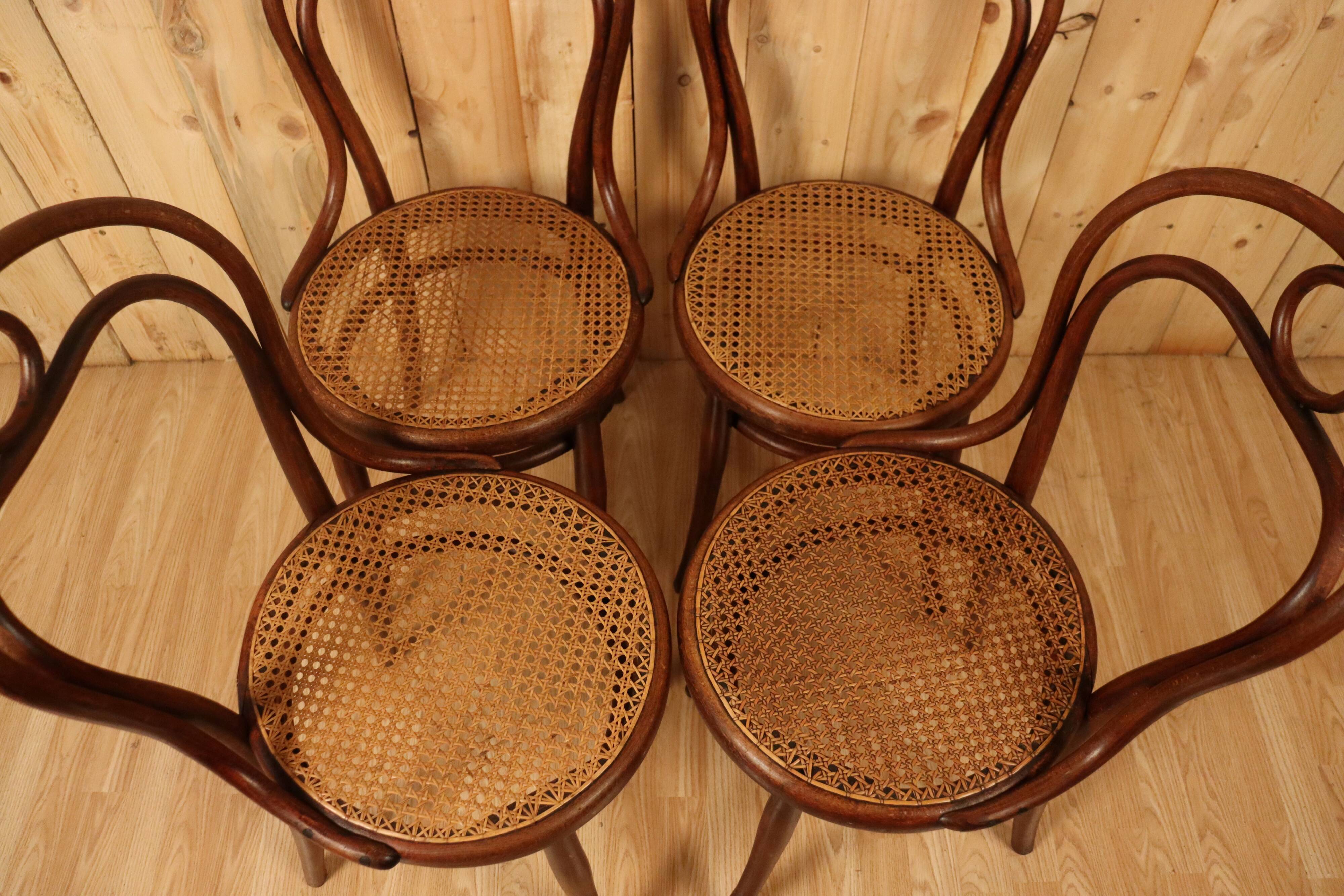 Set of 4 Thonet bistro chairs n°31