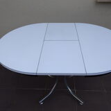 Round formica table with vintage year extension 60 70