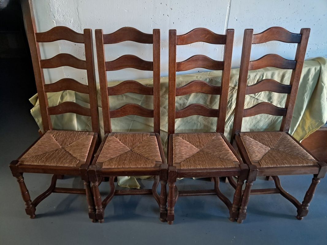Lot de 4 chaises rustiques