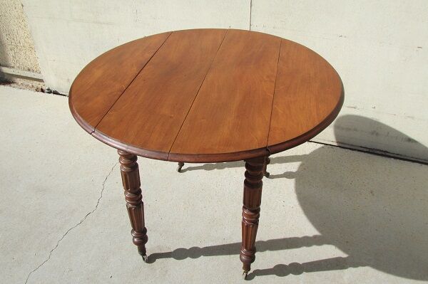 expandable table in solid mahogany