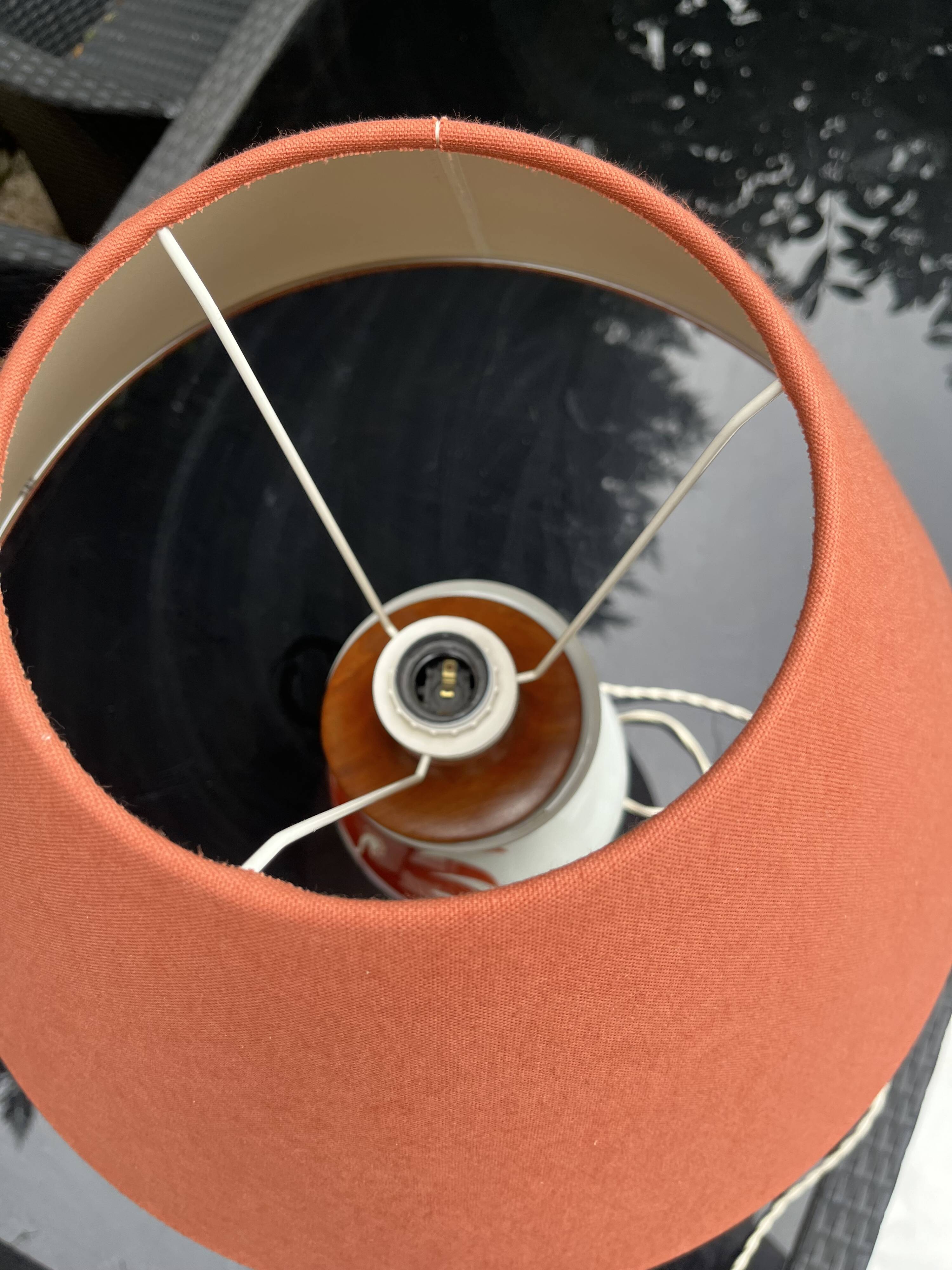 Porcelain table lamp