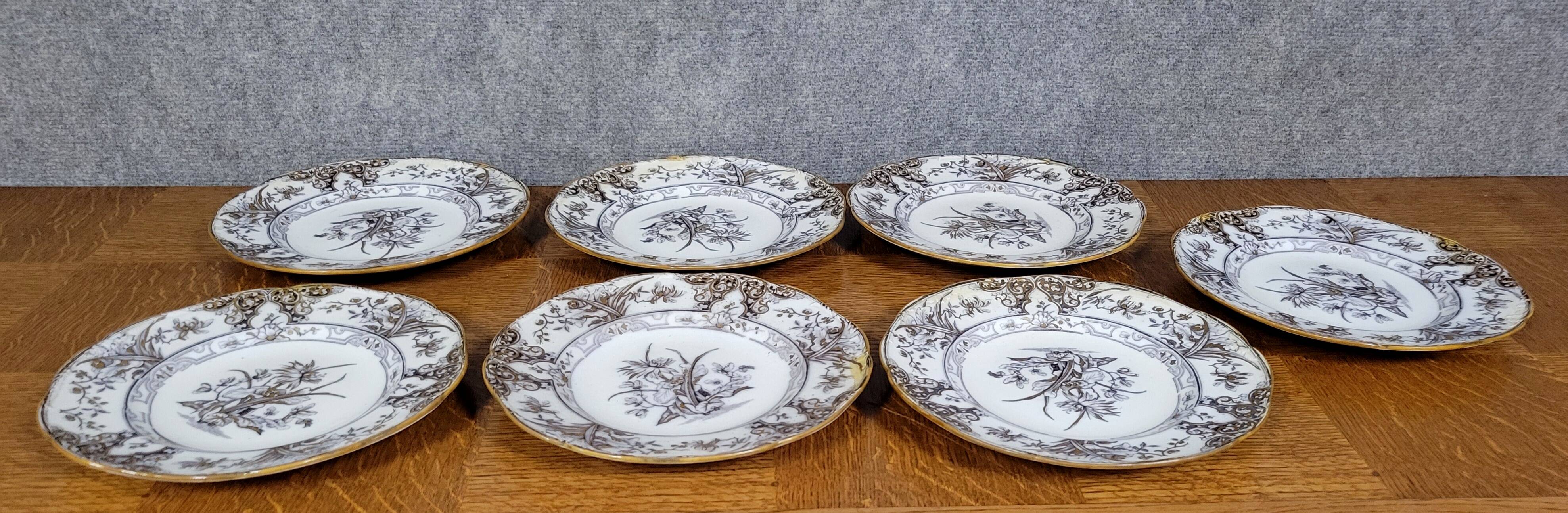 Set of 6 plates plus 1 in English porcelain, early 20th century