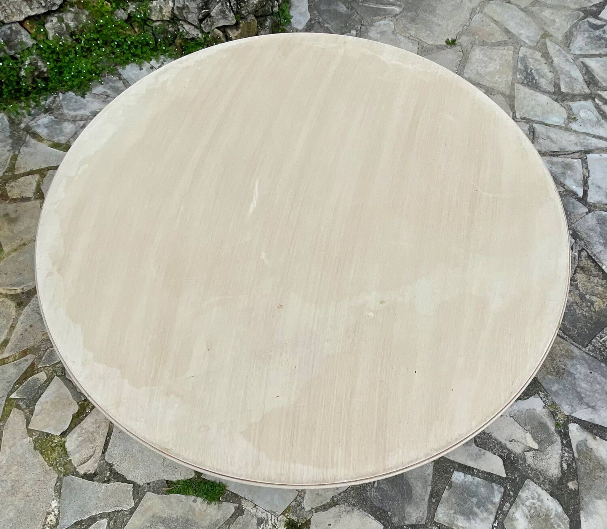 Louis XVI style round table in painted wood