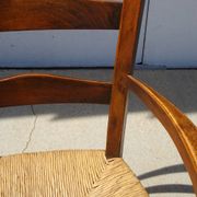 Ancien fauteuil à l'assise paillée