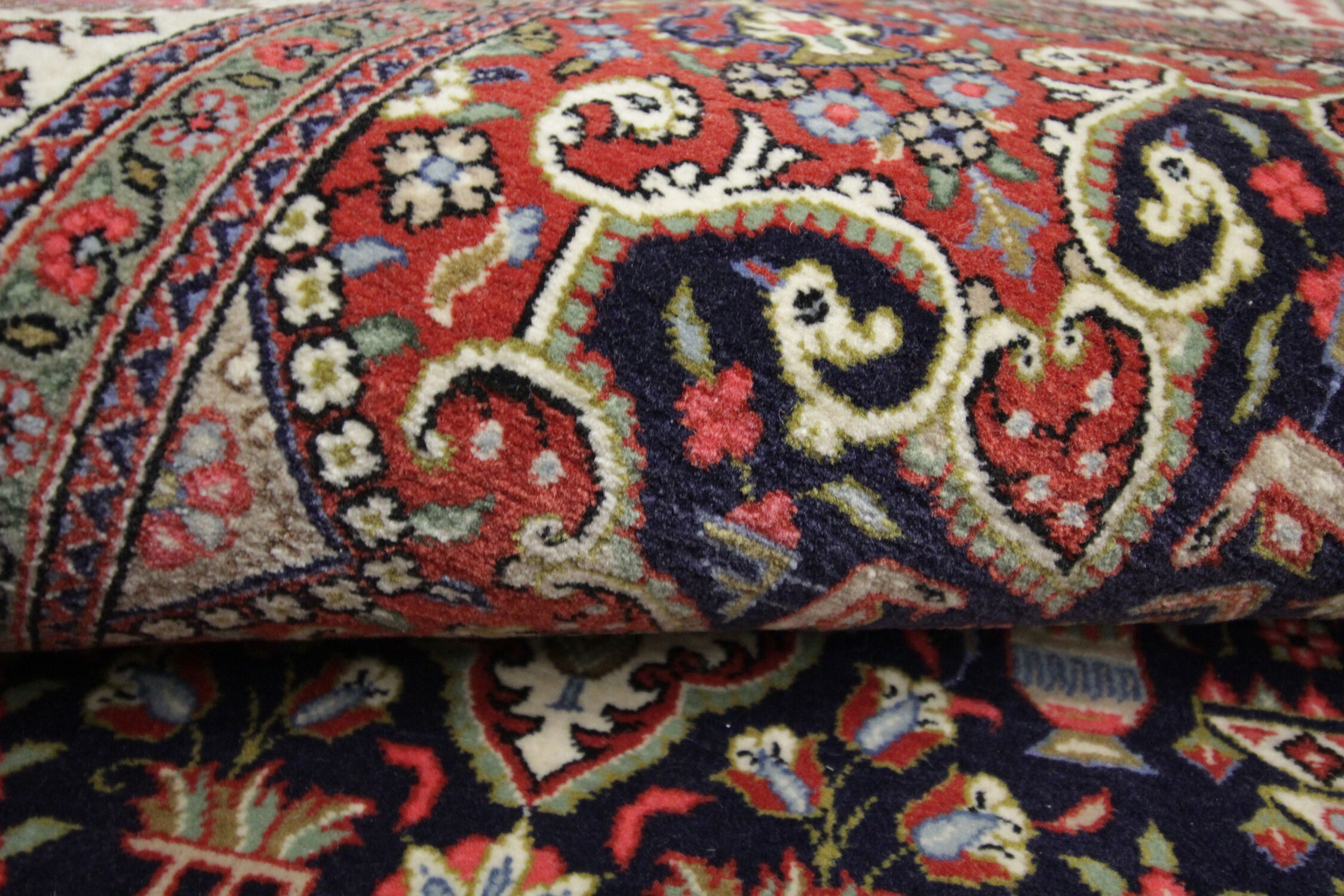 Traditional Persian Kashan Area Rug, Handwoven Oriental Carpet- 106x163cm