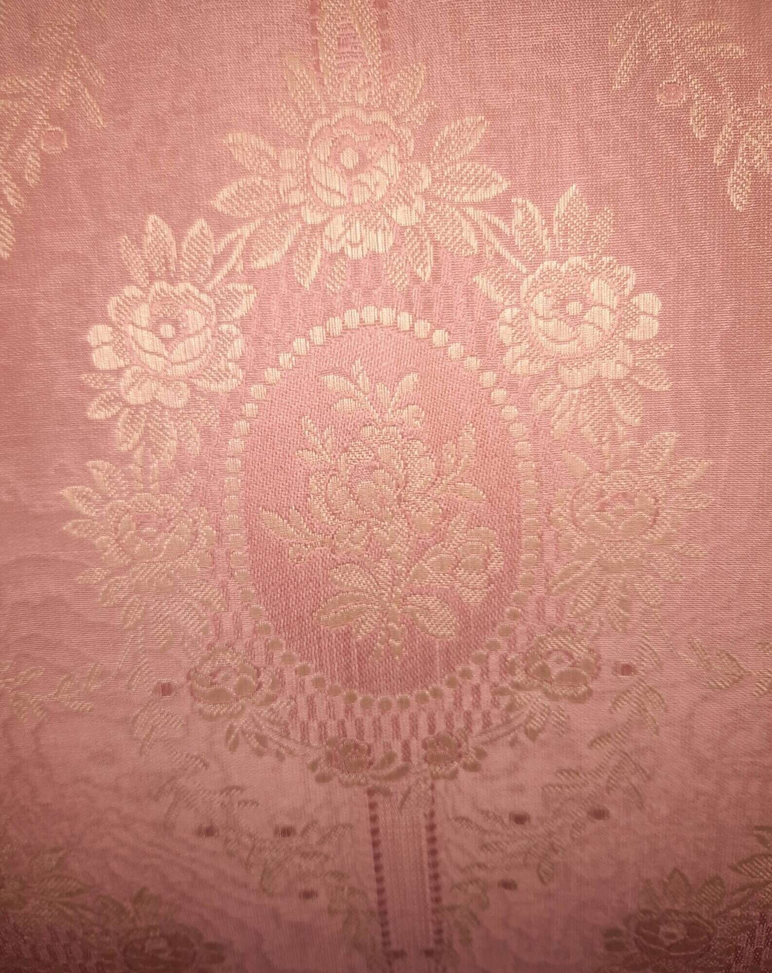 Paire de  fauteuil medaillon de style Louis XVI