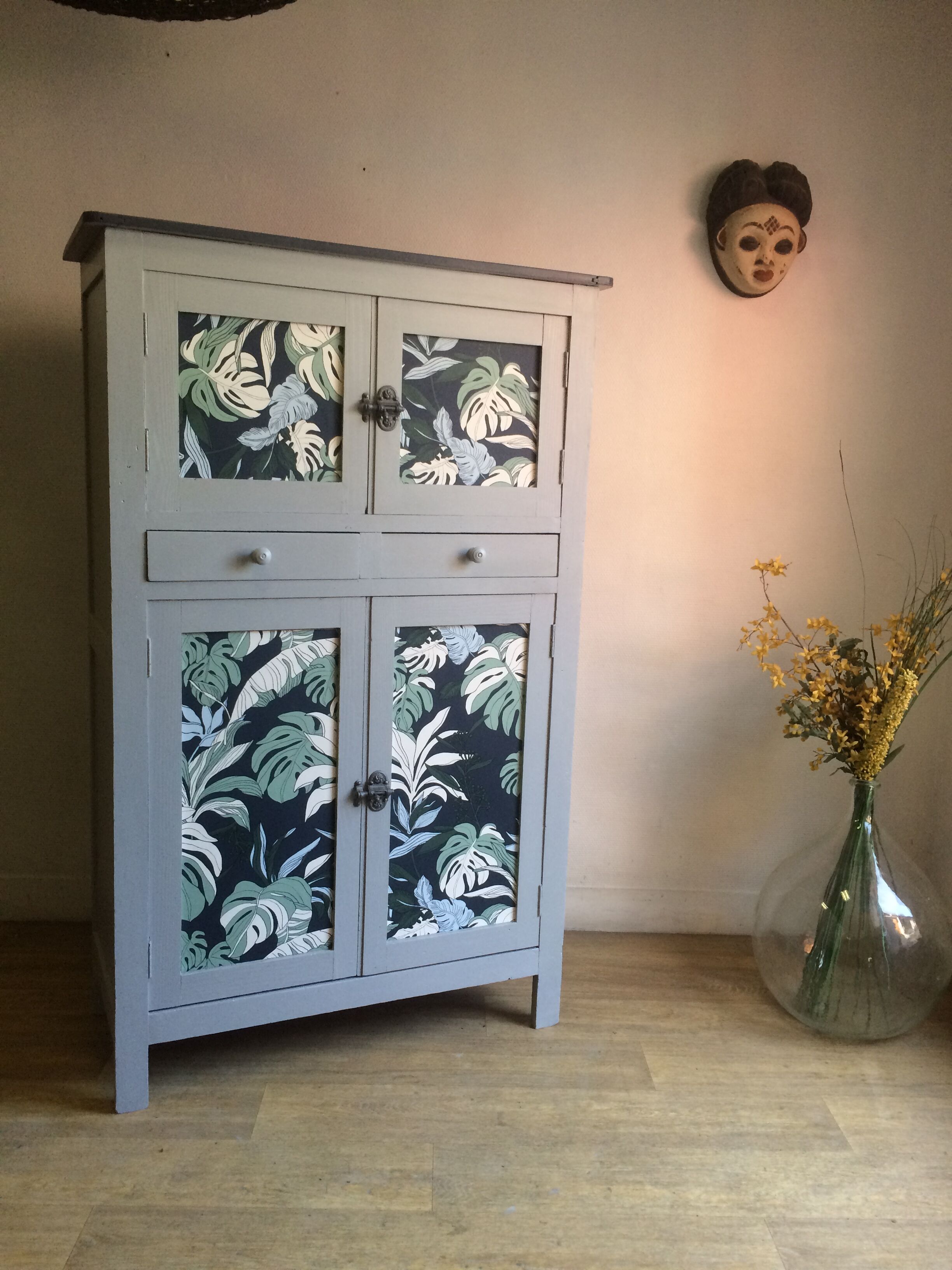 Armoire parisienne vintage palmier