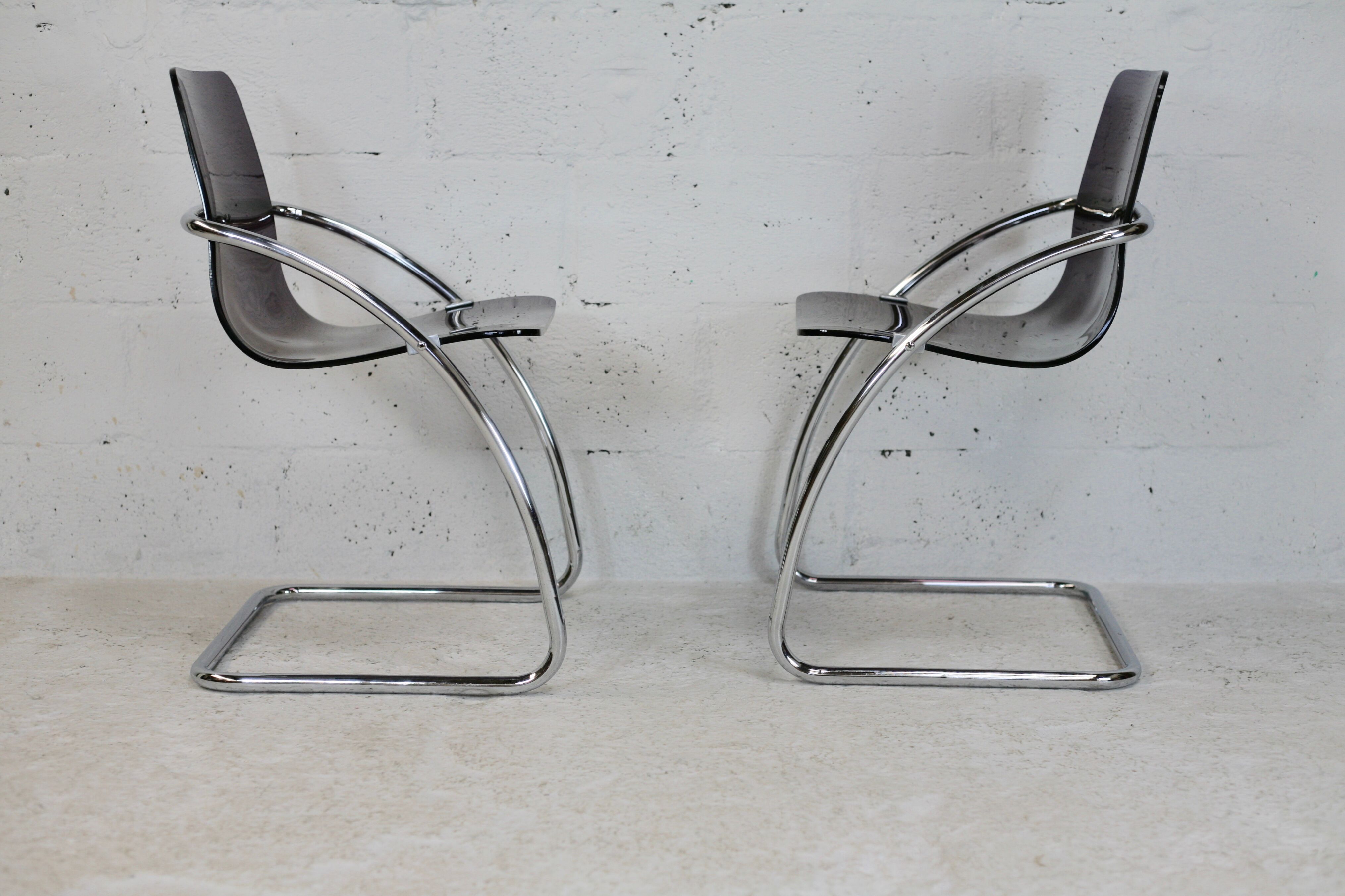 Pair of chairs by Yves Christin, tubular steel, purple plexiglass. Ed. Airborne, France cira 1970