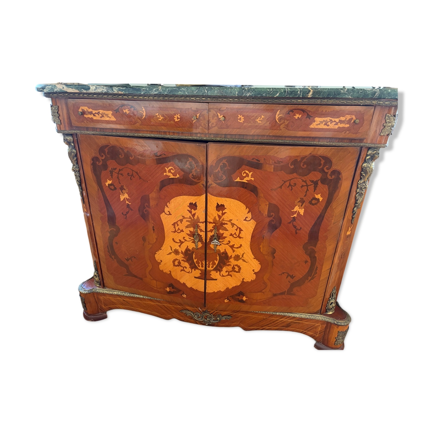 Chest of drawers