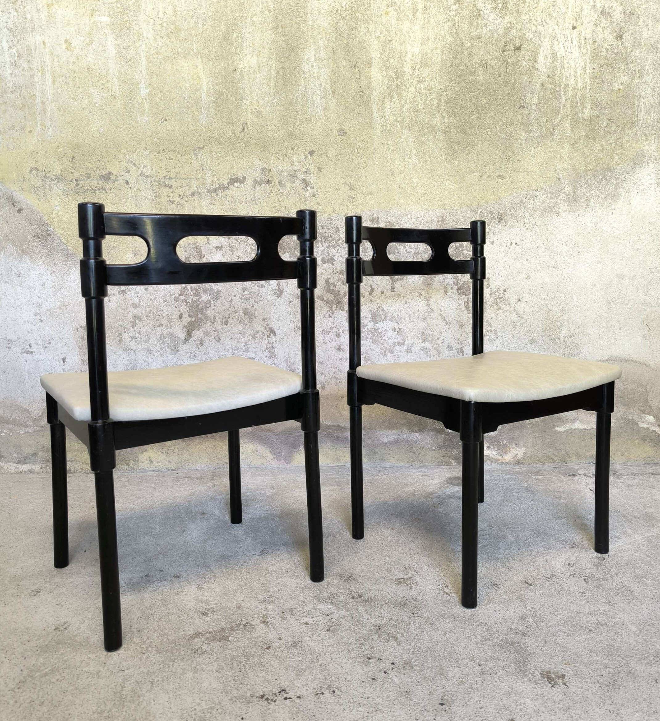 6 black lacquered wooden chairs