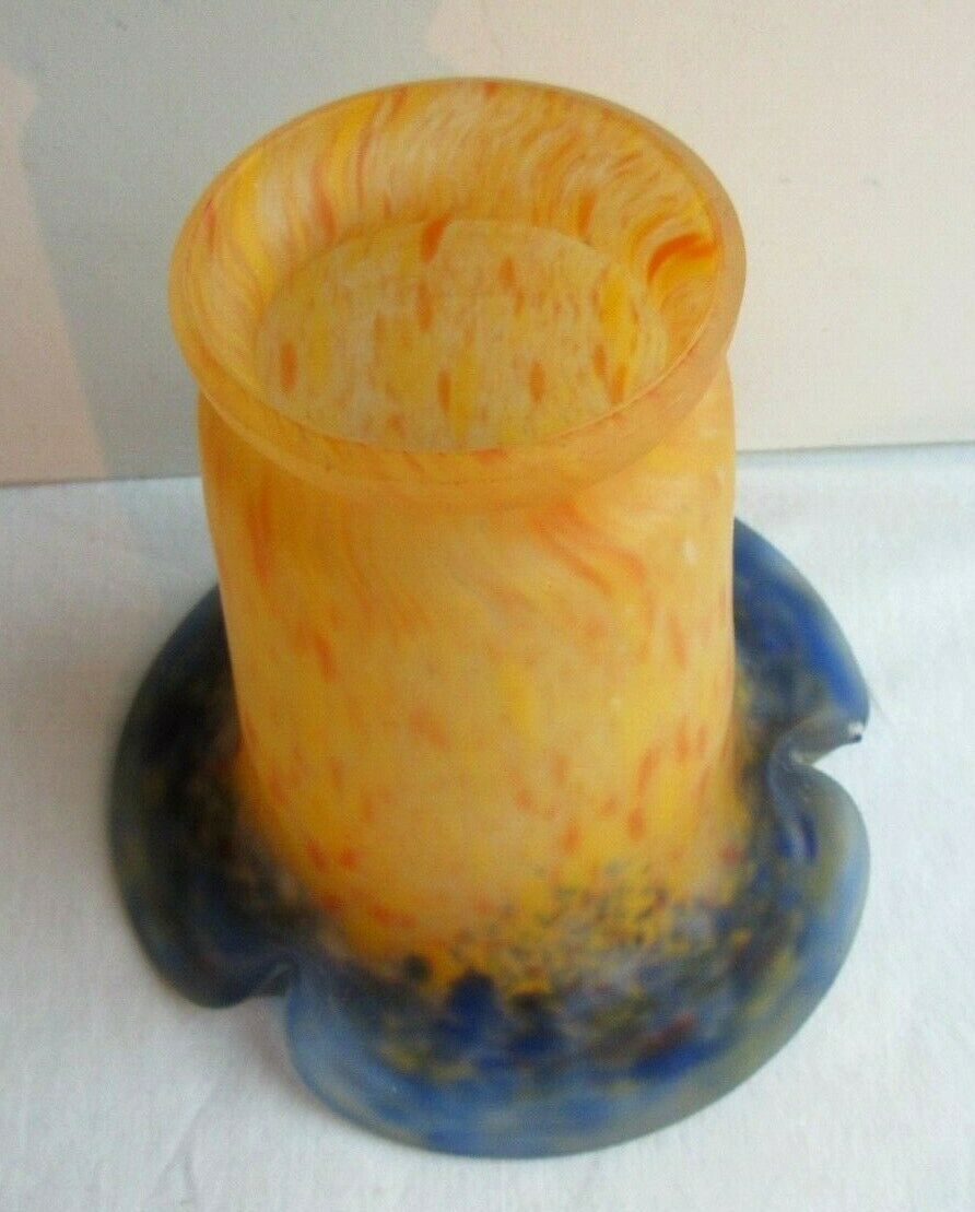 Art deco tulip in speckled glass paste, blue base, signed muller frères lunéville