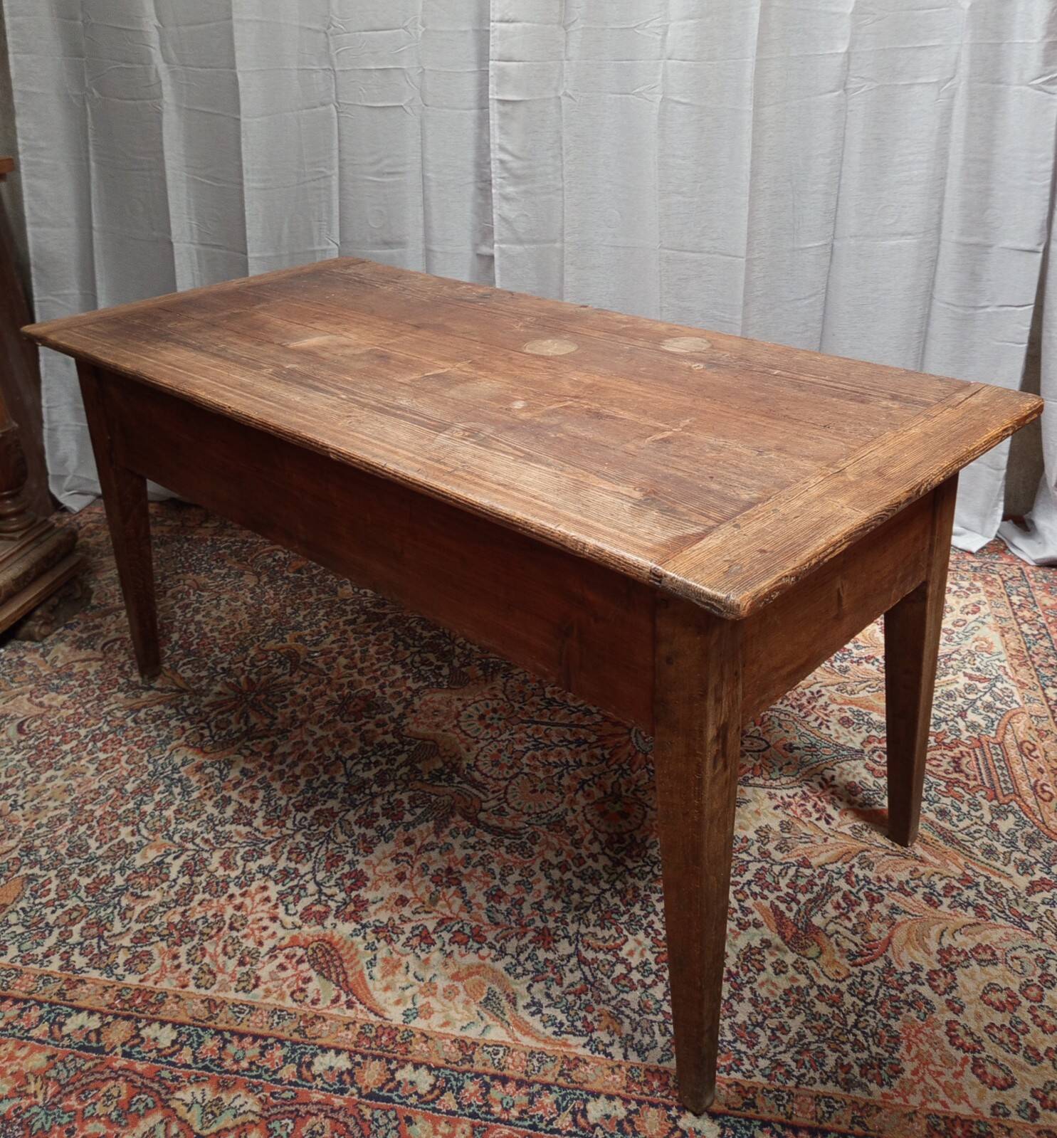 Table with a kneading trough in beech from the 19th century.