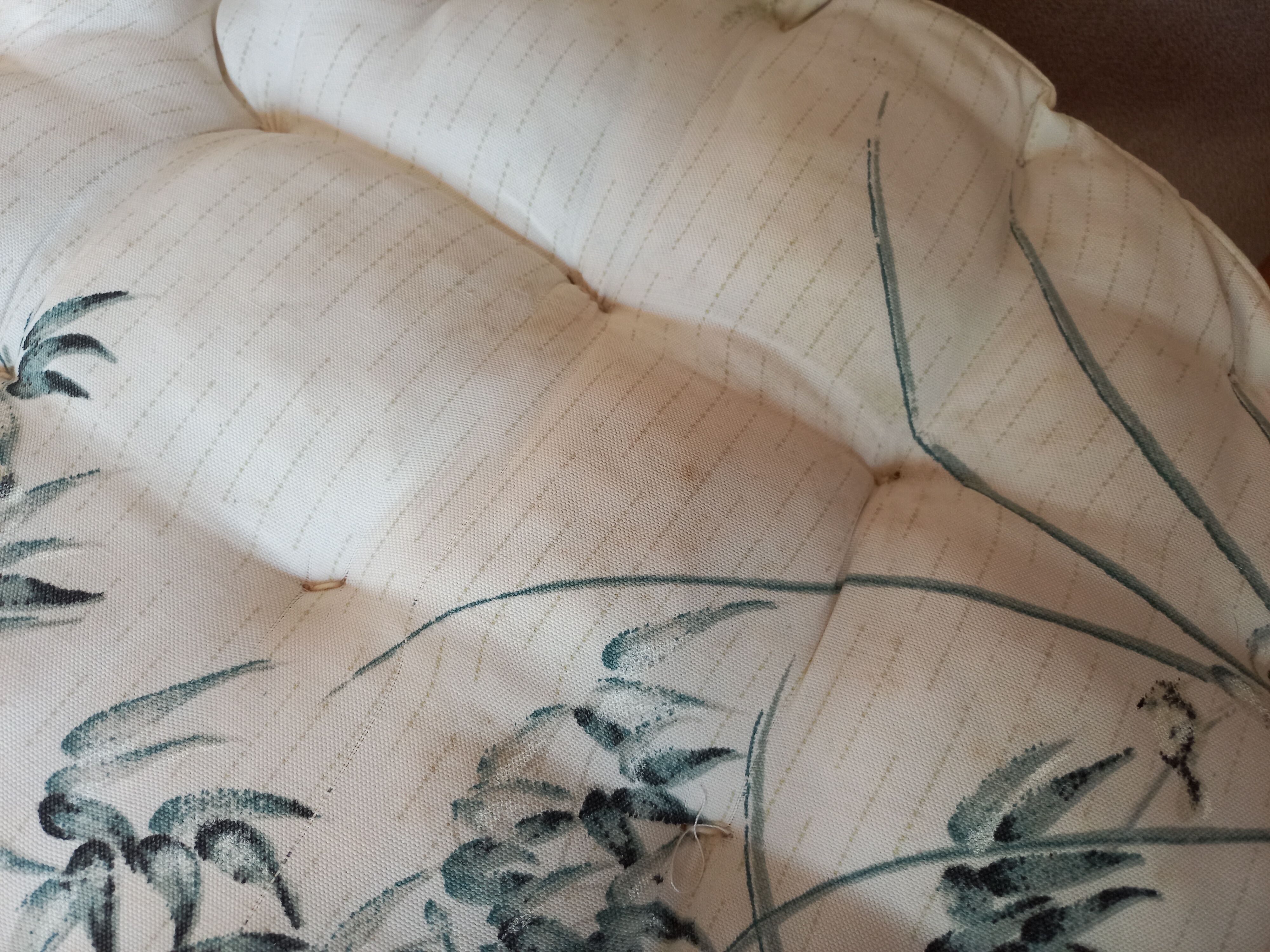 2 poufs en rotin vintage des années 70-80