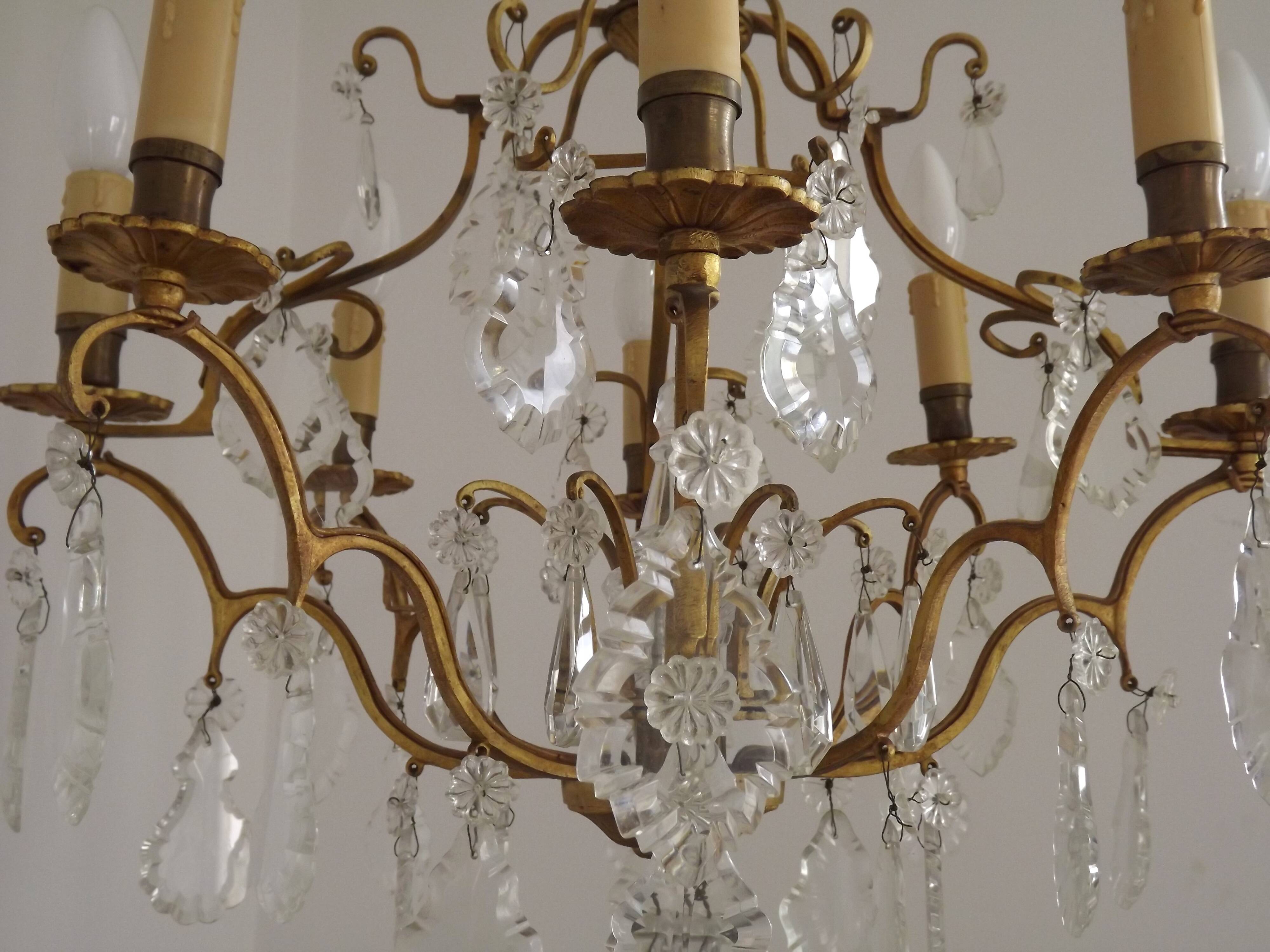 French Louis XV chandelier with 8 lights in gilded bronze, glass and crystal.